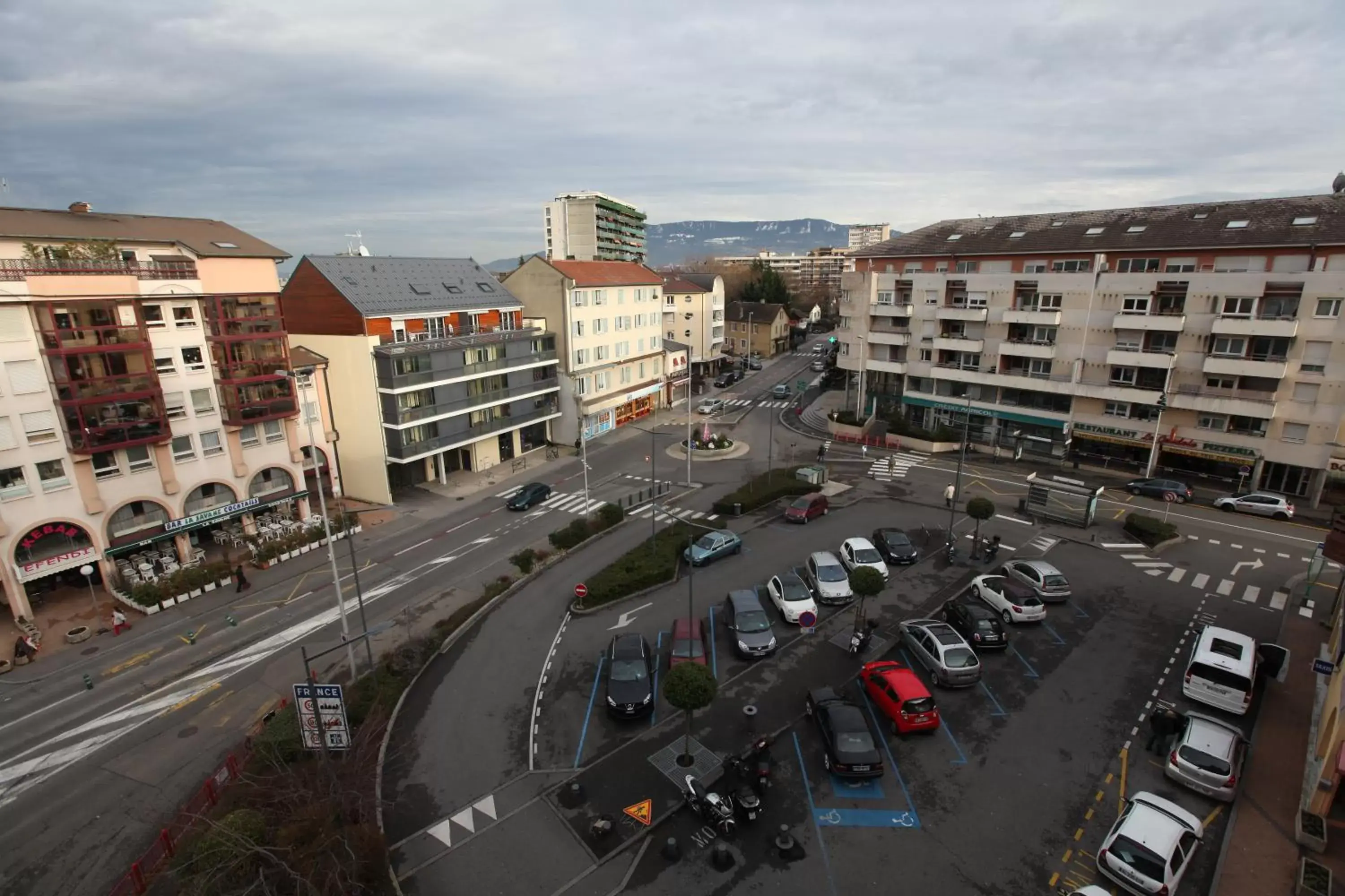 Facade/entrance in Geneva Residence