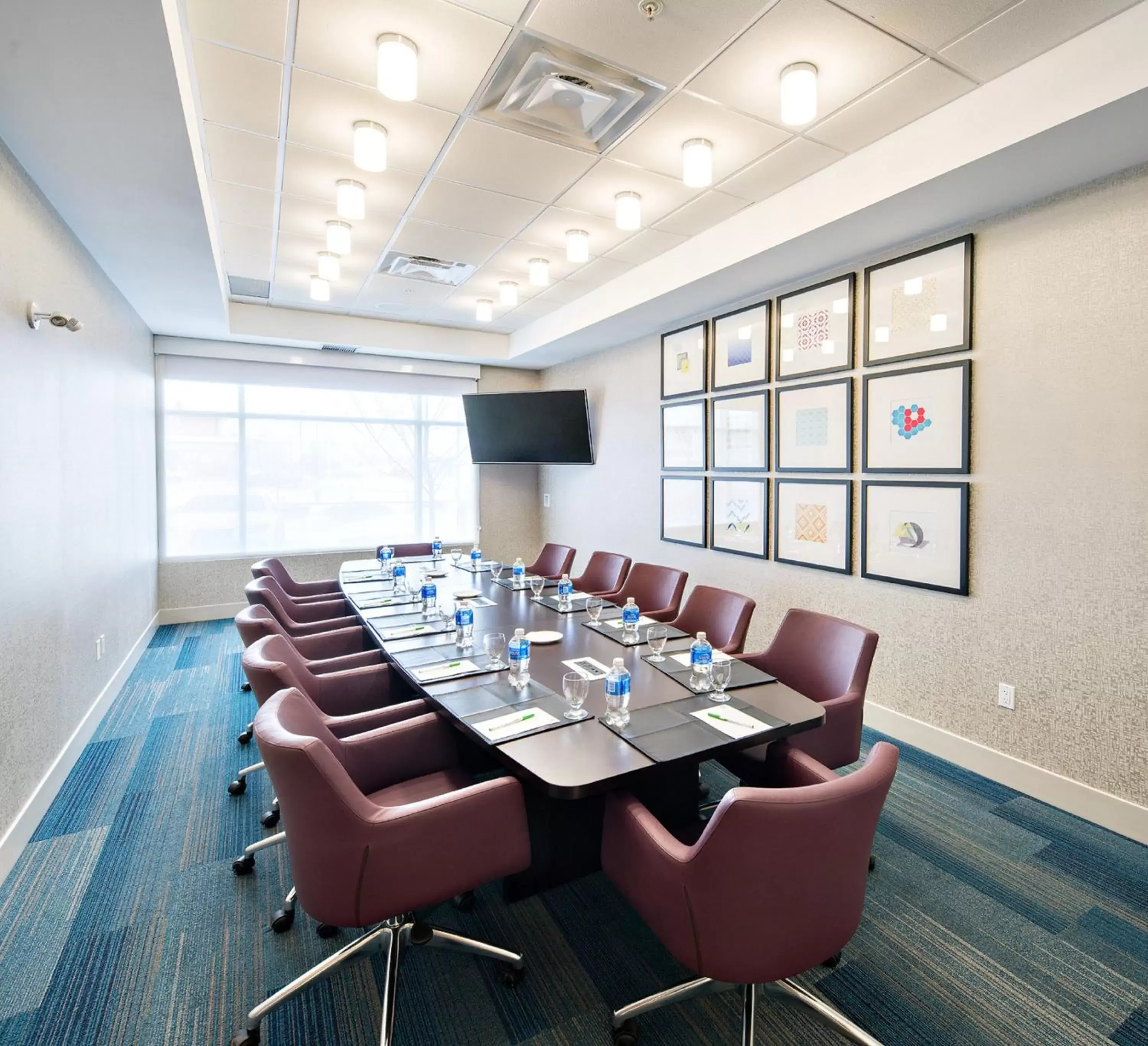 Meeting/conference room in Holiday Inn Express - Red Deer North, an IHG Hotel