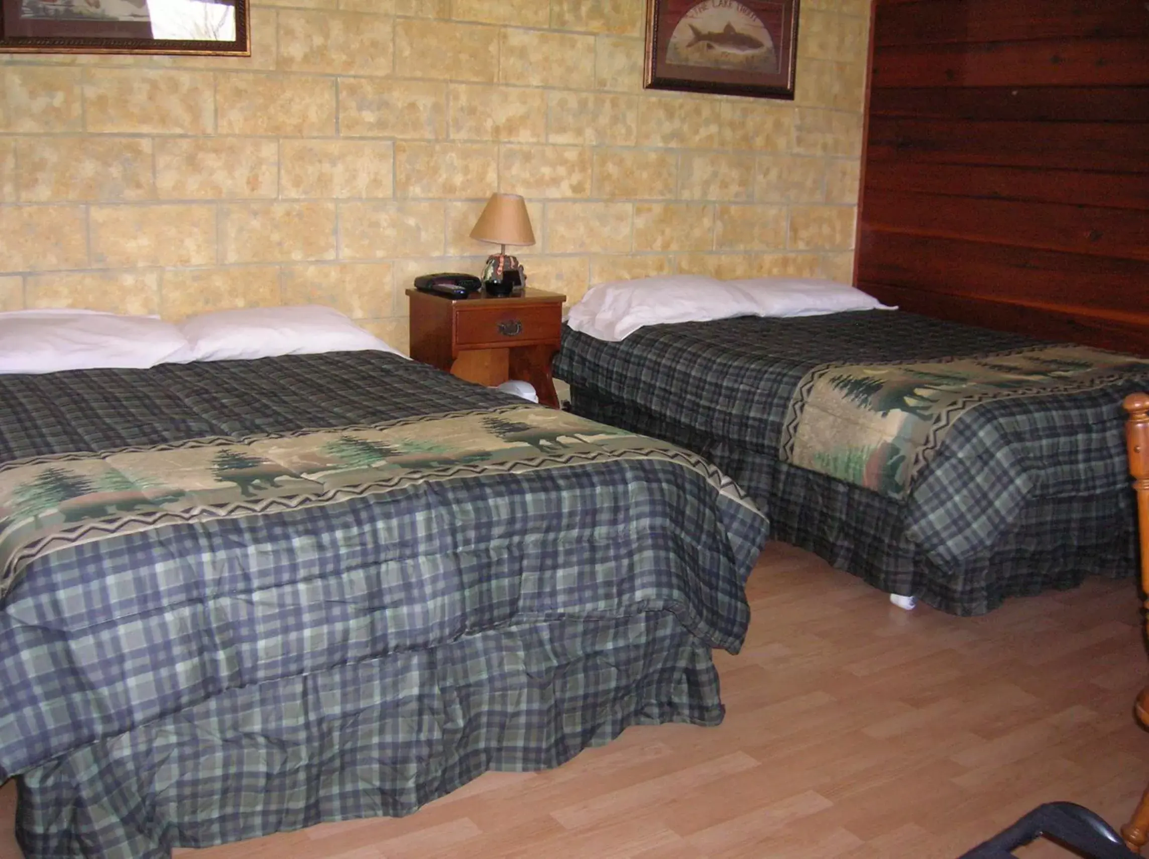 Photo of the whole room, Bed in Chateau Lodge