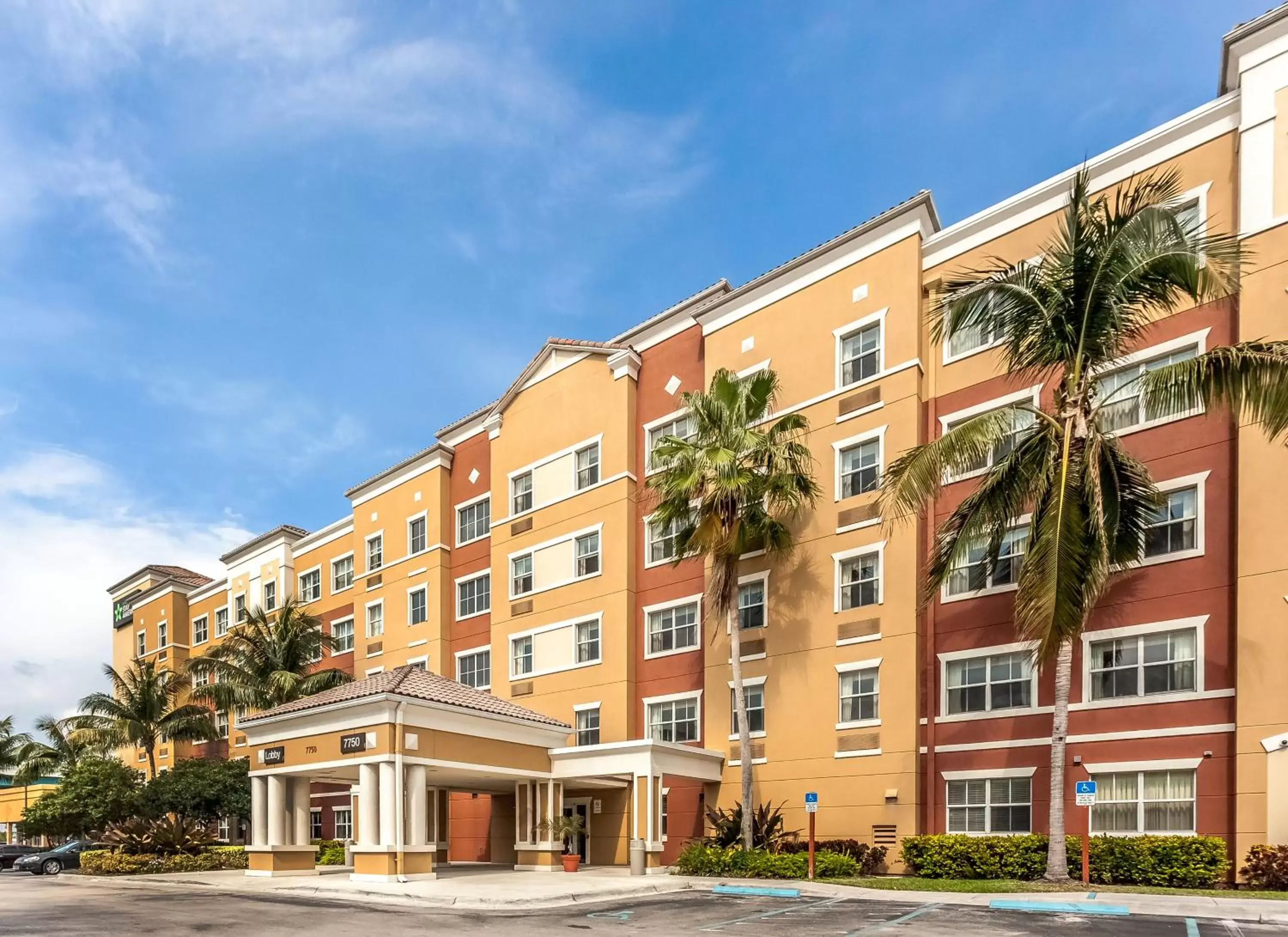 Property building in Extended Stay America Premier Suites - Miami - Airport - Doral - 25th Street