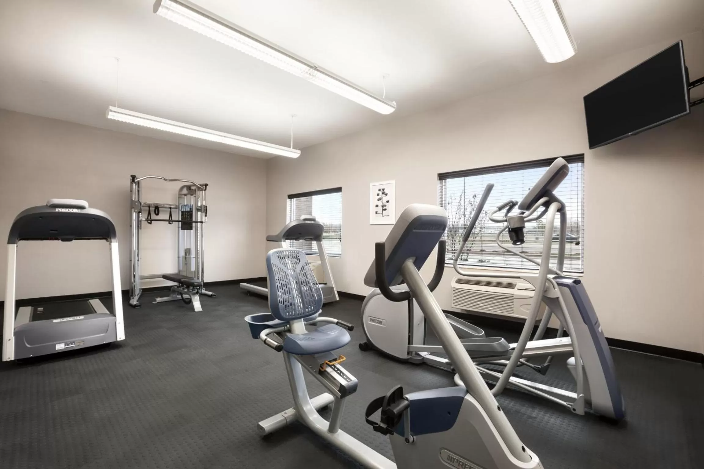 Fitness centre/facilities in Country Inn & Suites by Radisson, Enid, OK
