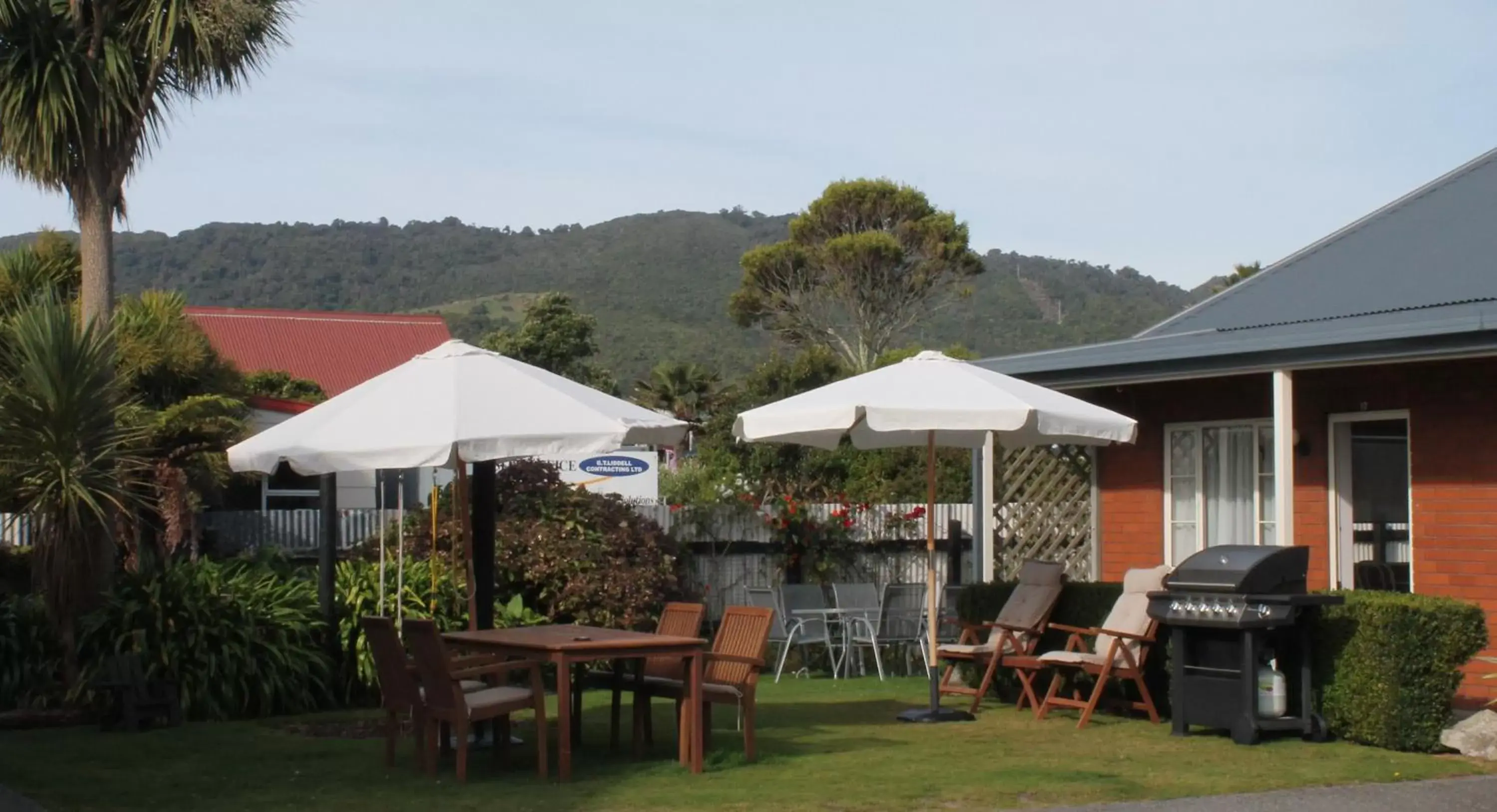 Garden in Alpine Rose Motel