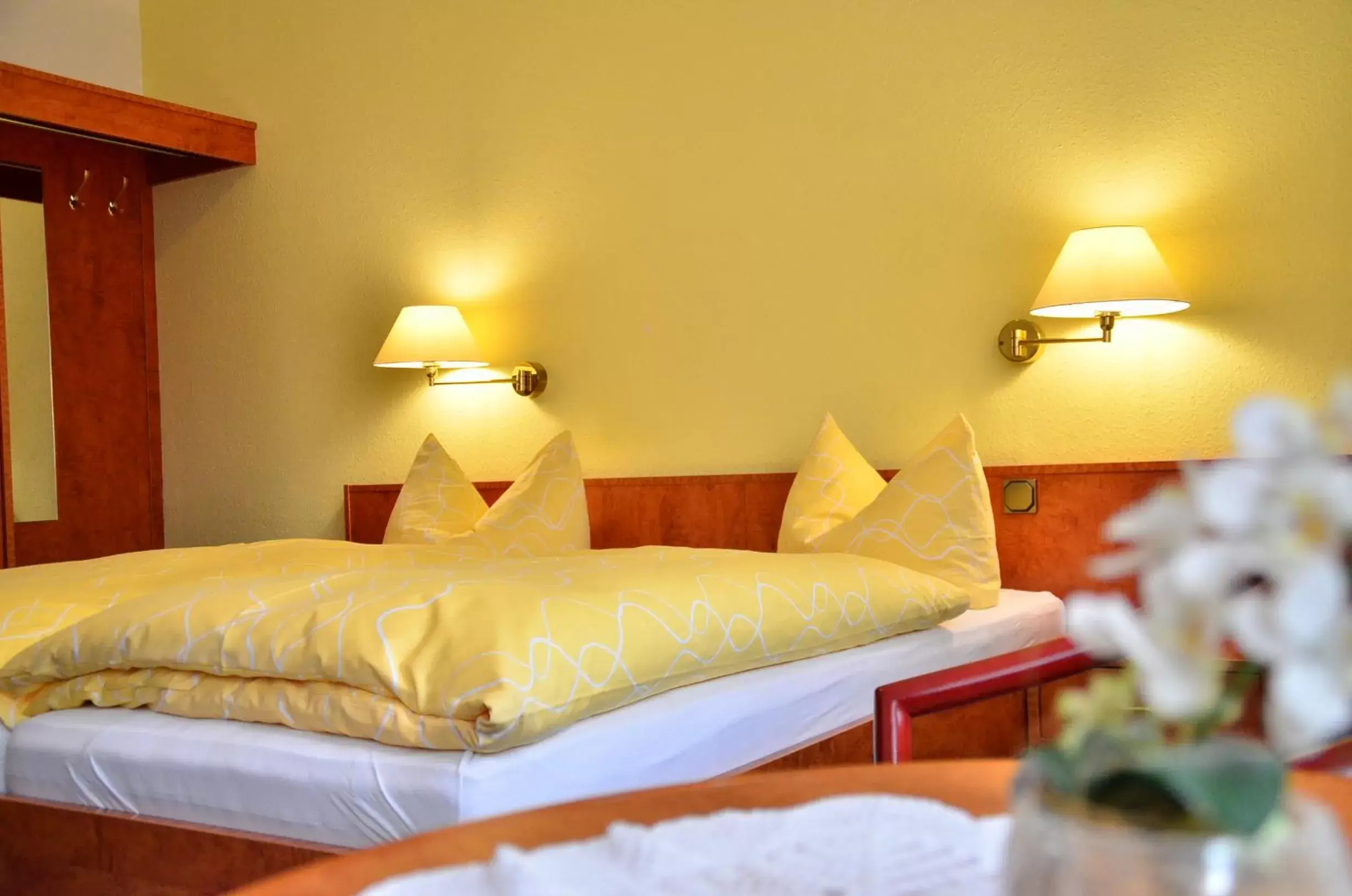 Double Room in DM Hotels & Apartments - Hotel Deutsches Haus Double Room in DM Hotels & Apartments - Hotel Deutsches Haus