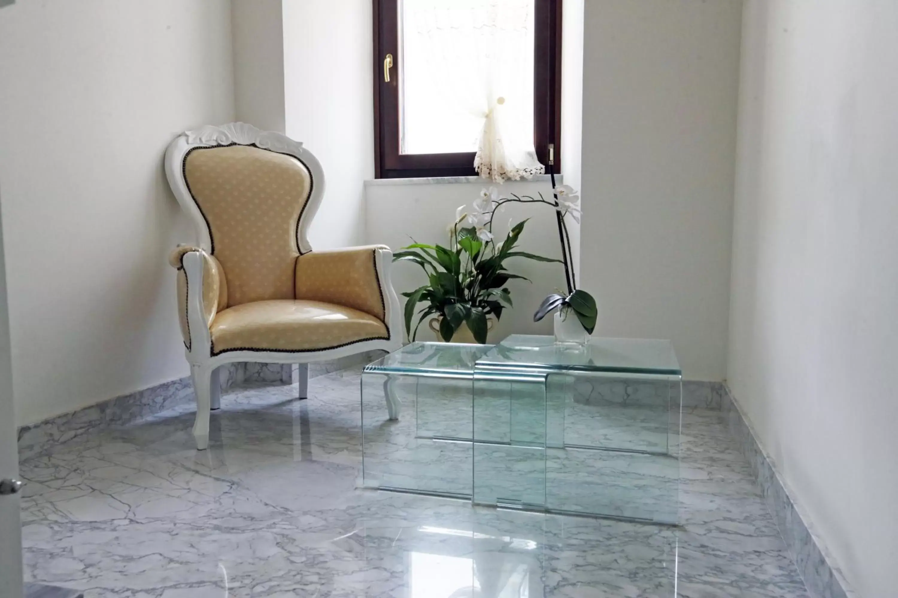 Living room, Seating Area in L'ARTE DI VENERE SUITE