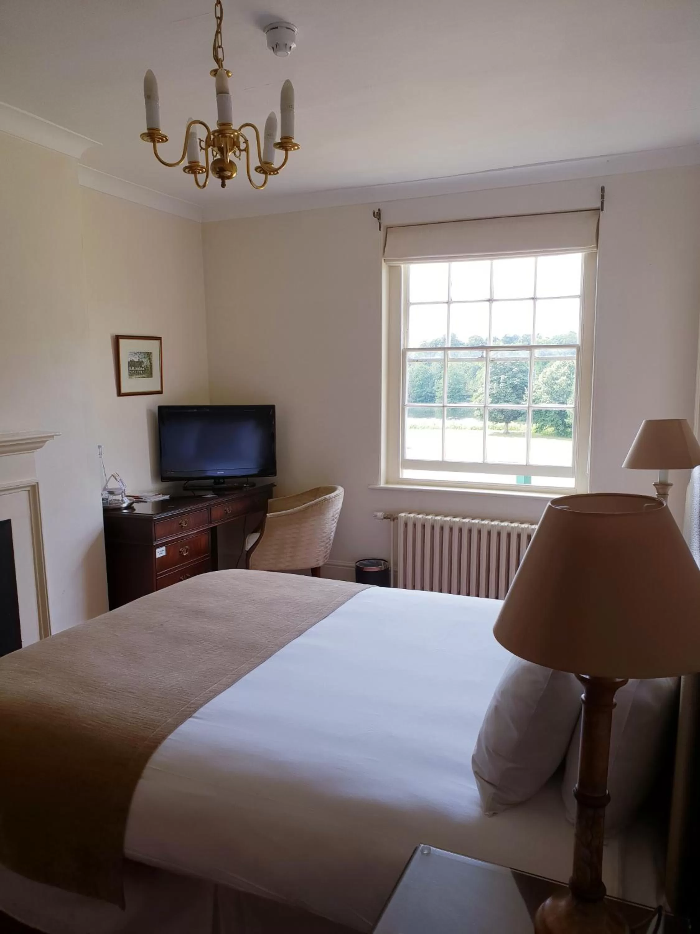Bed in Donnington Grove Hotel & Golf Club
