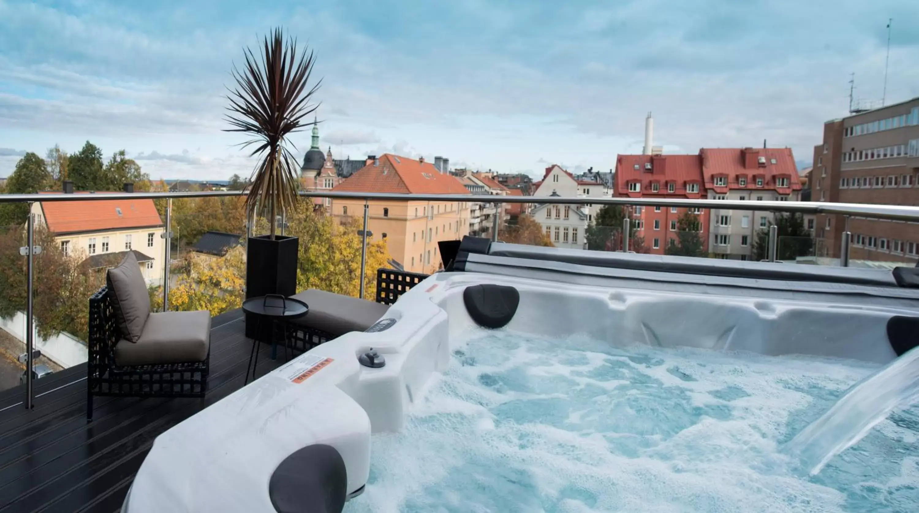 Hot Tub in First Hotel Central