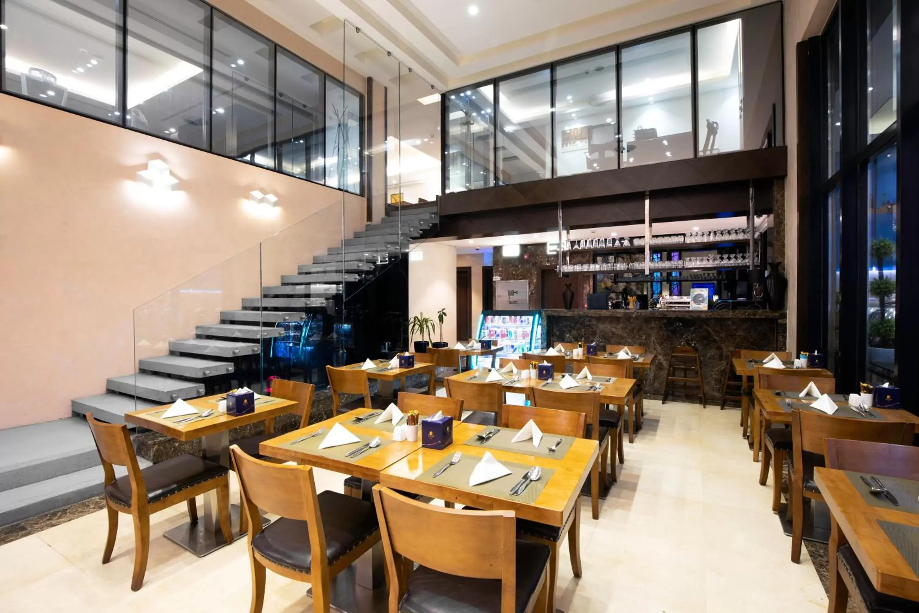 Restaurant/Places to Eat in Sulaf Luxury Hotel