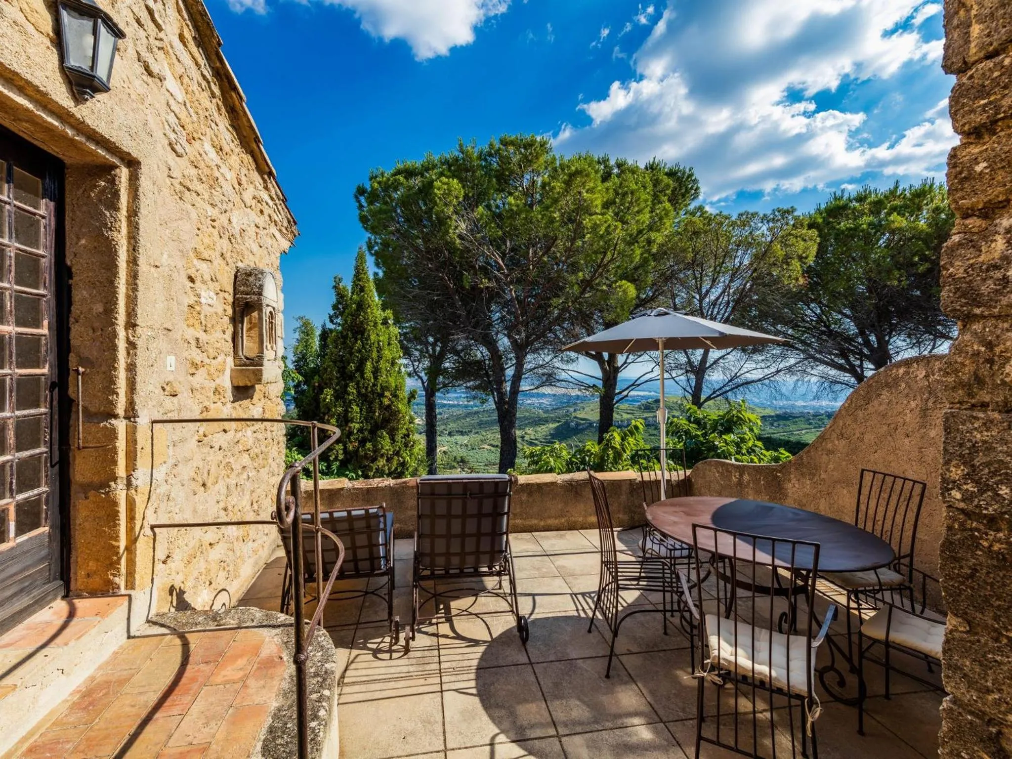 Patio in Garrigae Abbaye de Sainte Croix