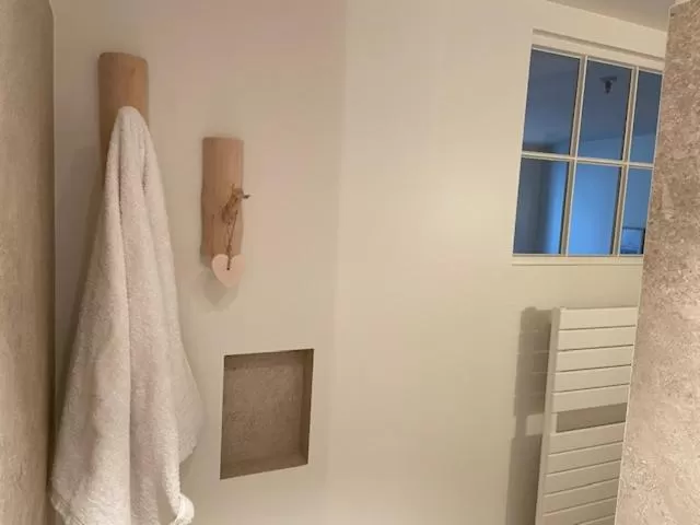 Logie Marie with hottub in the garden