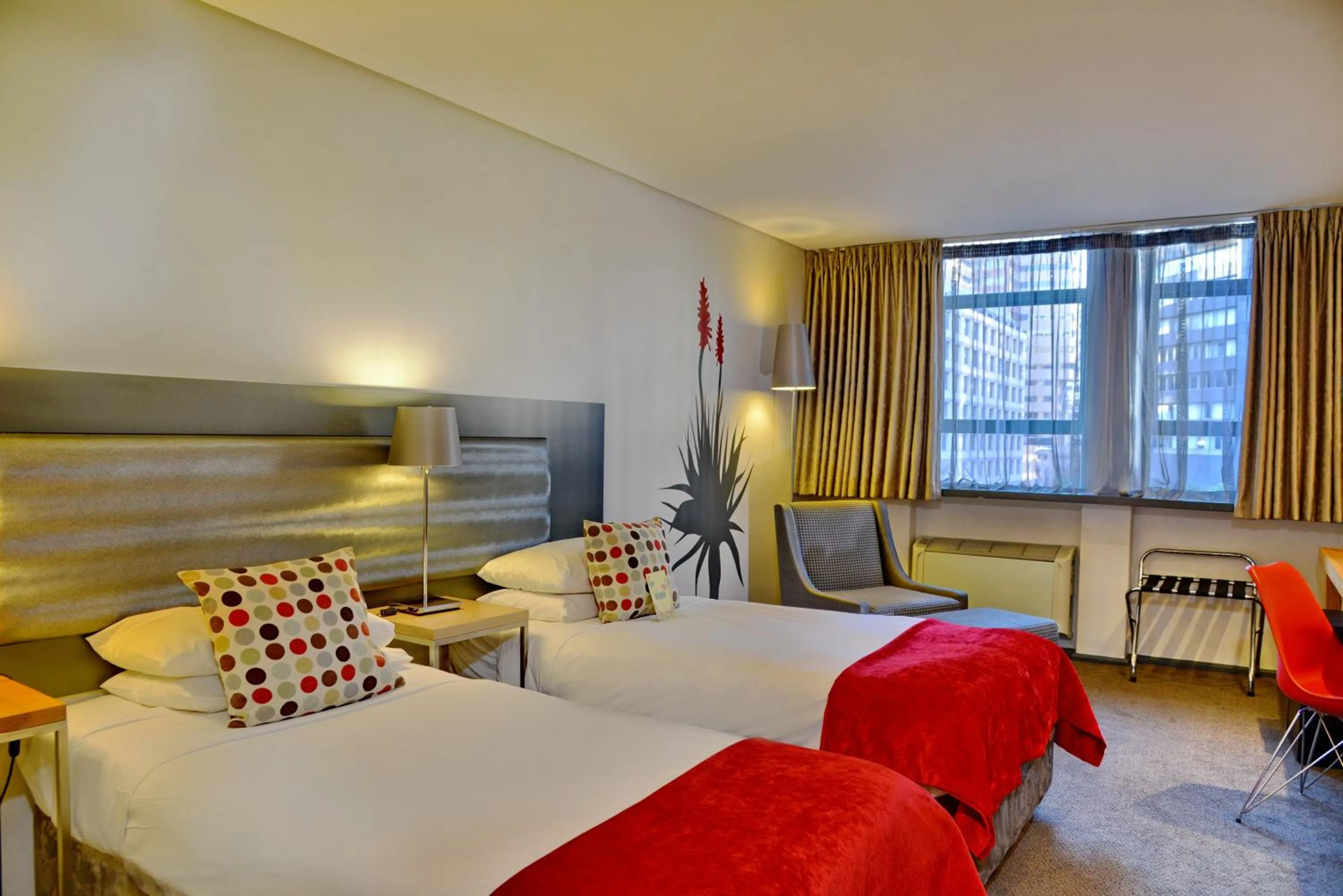 Bedroom, Bed in Fountains Hotel