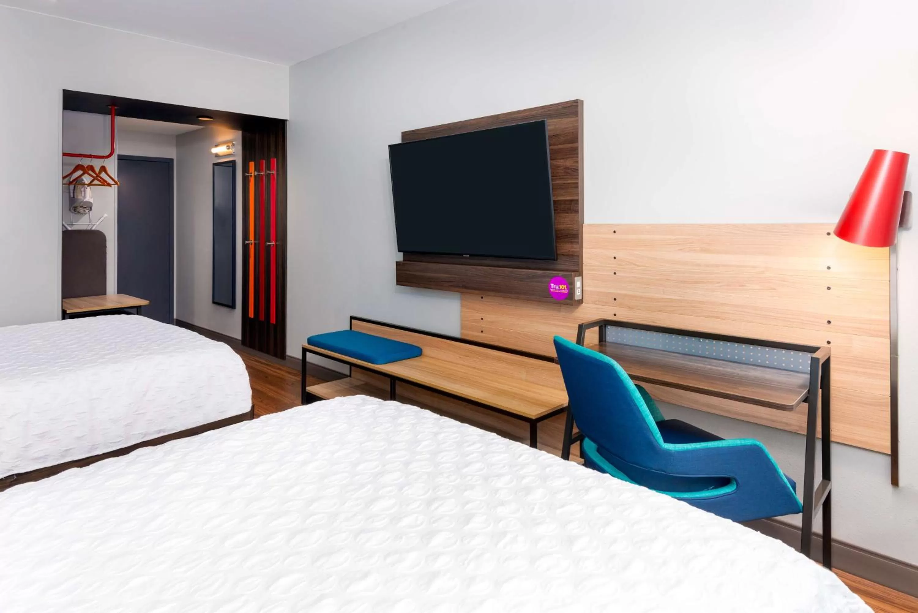 Bedroom, Bed in Tru By Hilton Spartanburg