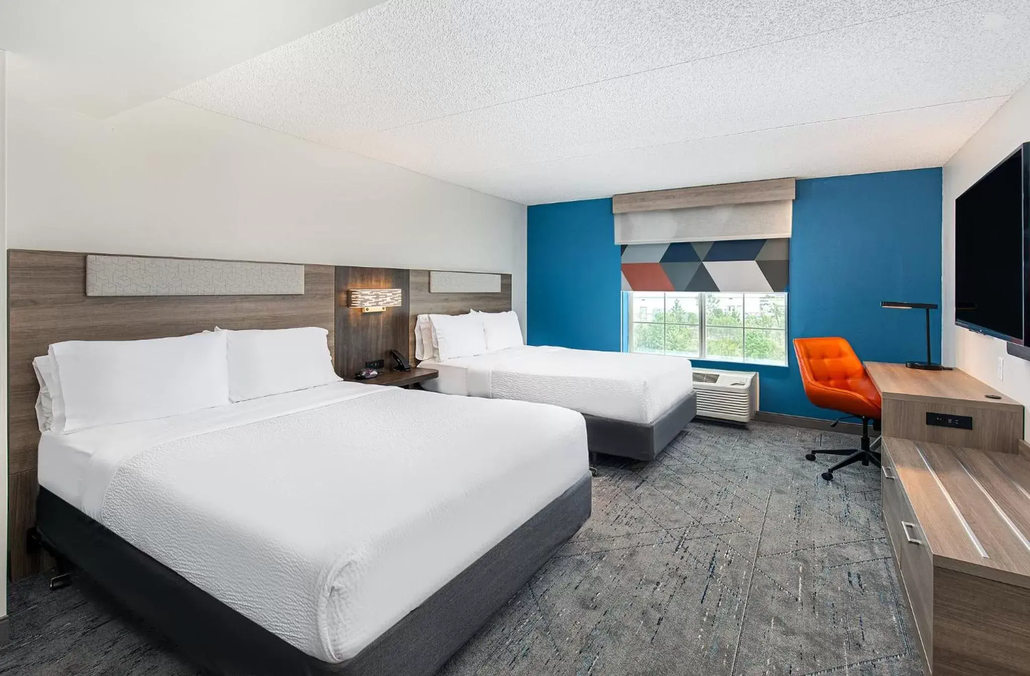 Photo of the whole room, Bed in Holiday Inn Express & Suites Columbus at Northlake, an IHG Hotel