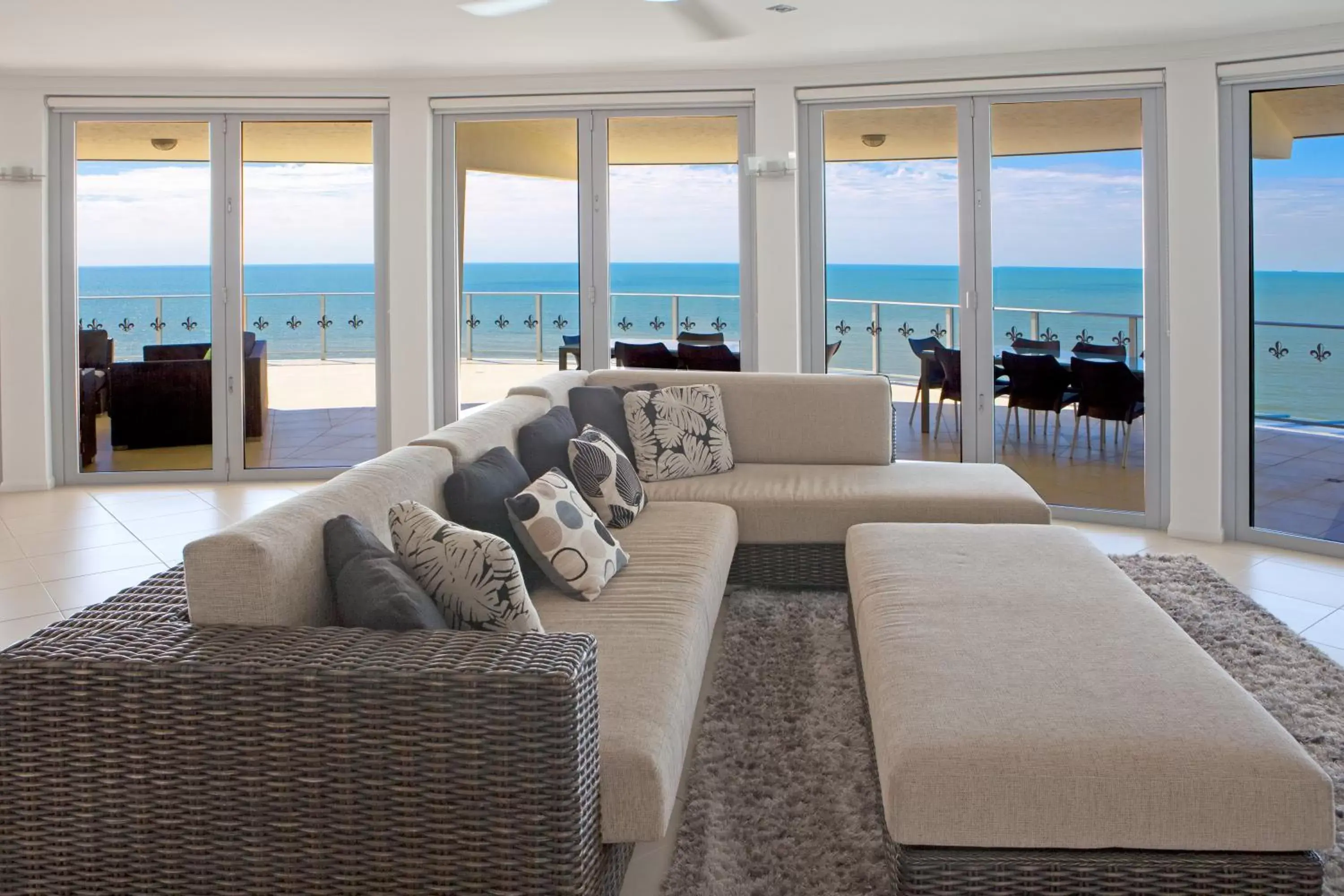 Living room, Sea View in Vue Apartments Trinity Beach