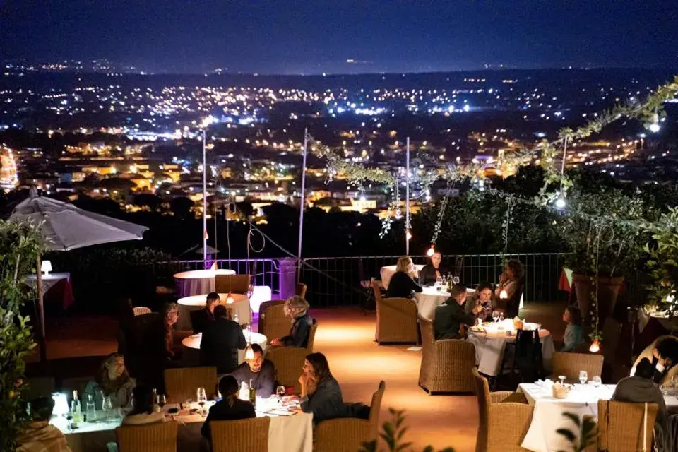 Restaurant/Places to Eat in Hotel Villa Sermolli