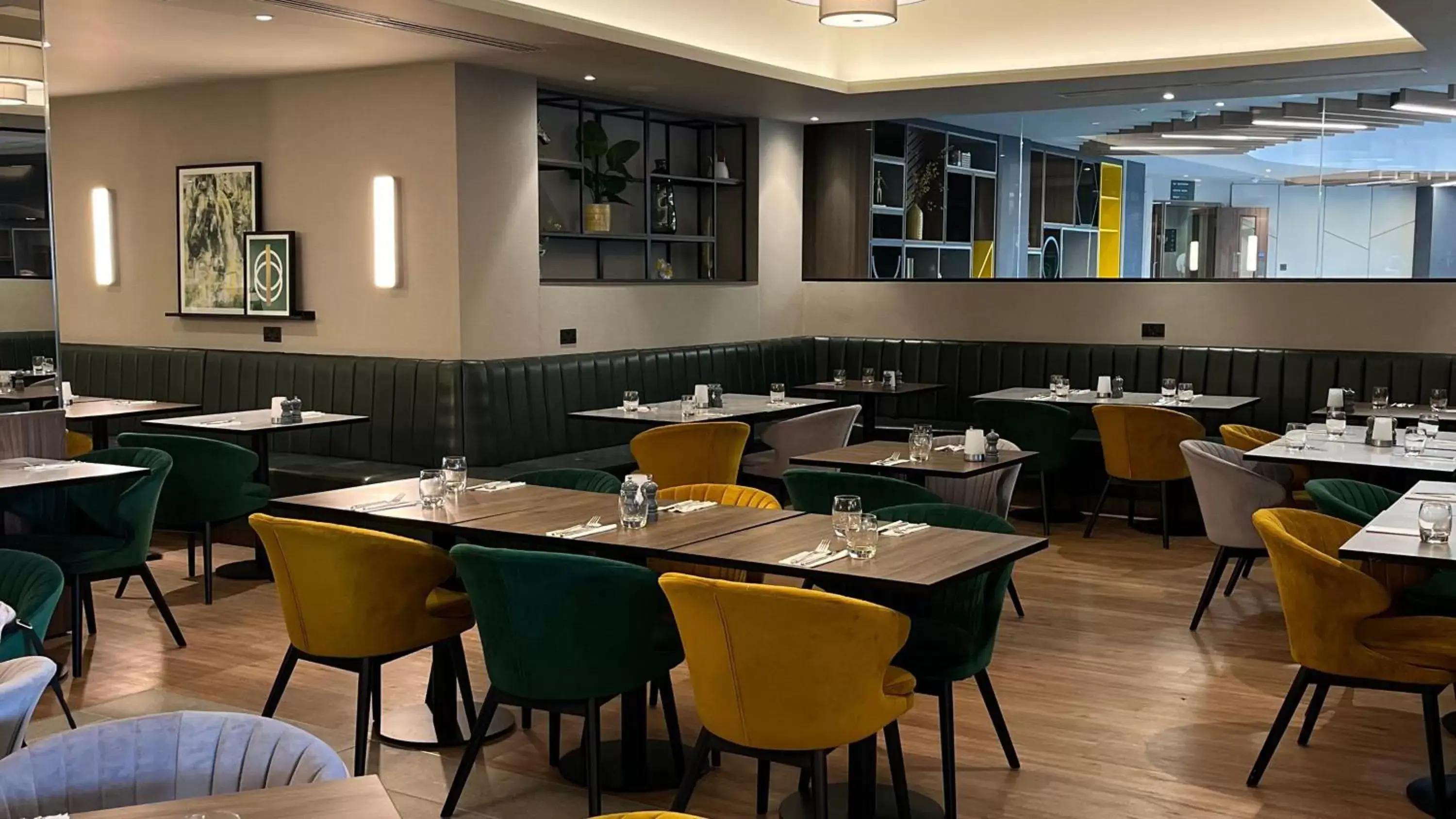 Restaurant/Places to Eat in Holiday Inn London Gatwick - Worth, an IHG Hotel