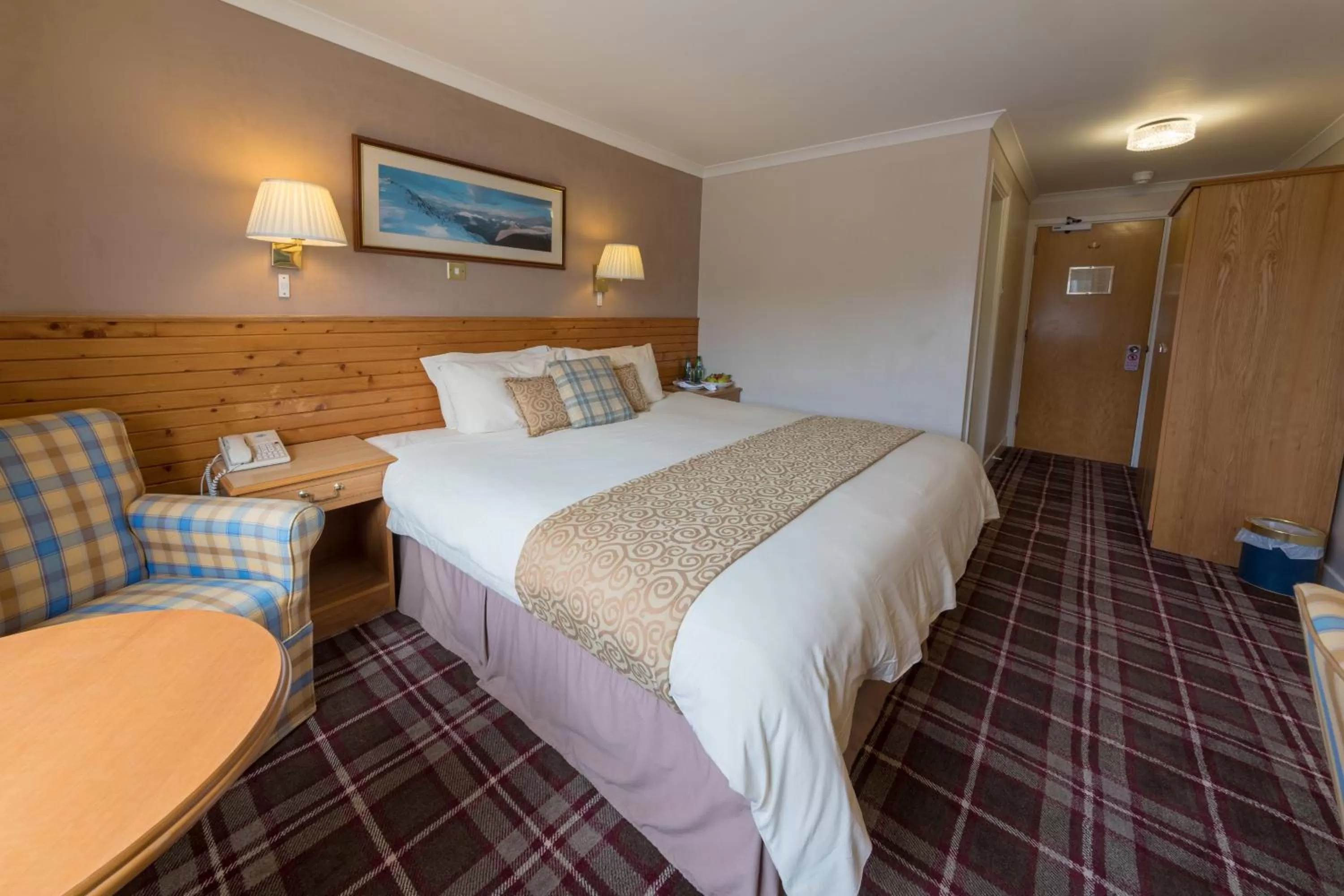 Bedroom, Bed in Norseman Hotel