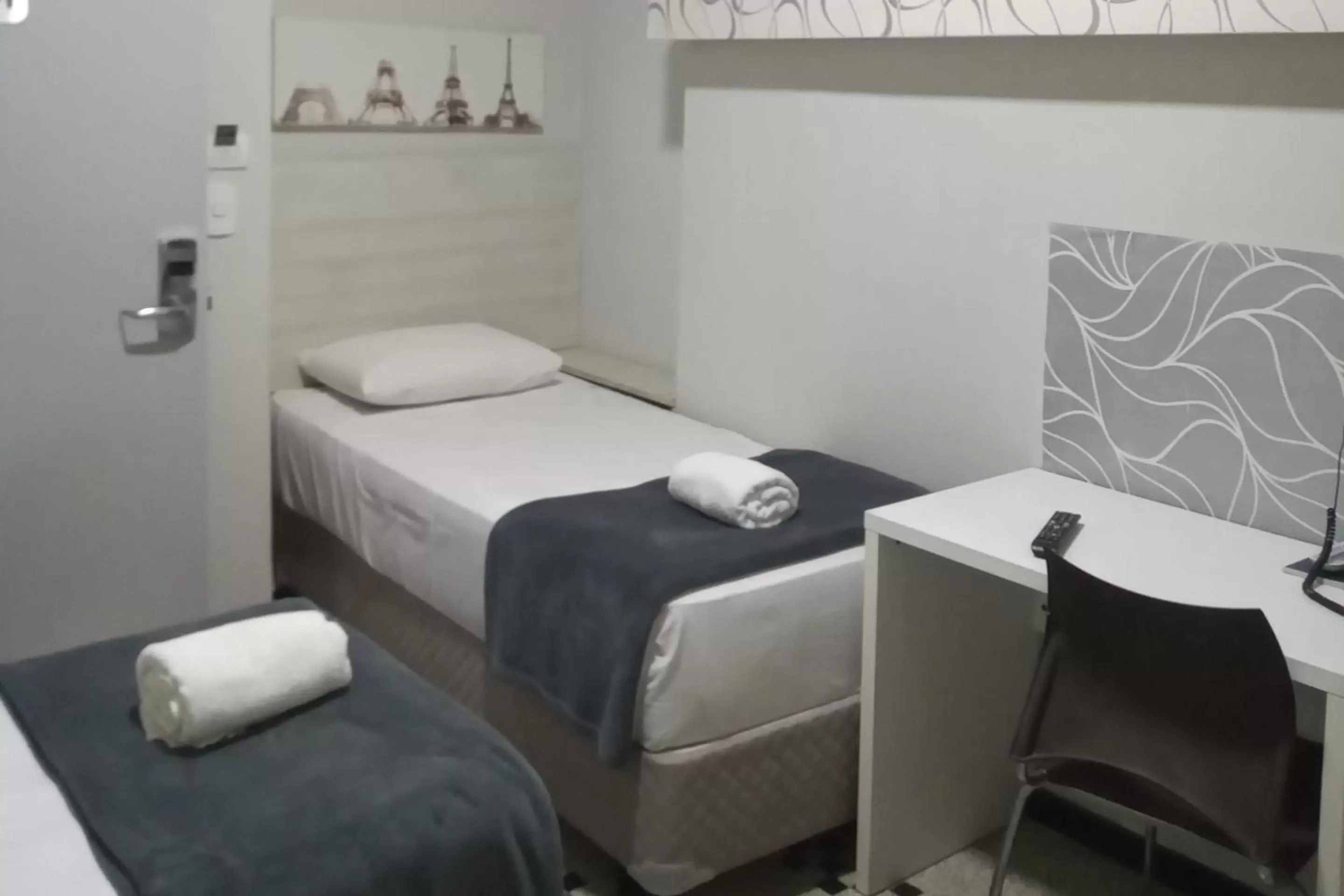 Bedroom, Bed in Compacto Hotel