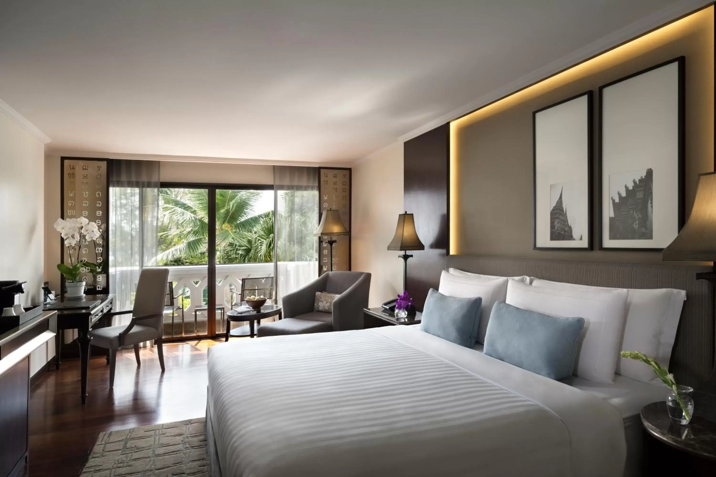 Bedroom in Anantara Riverside Bangkok Resort