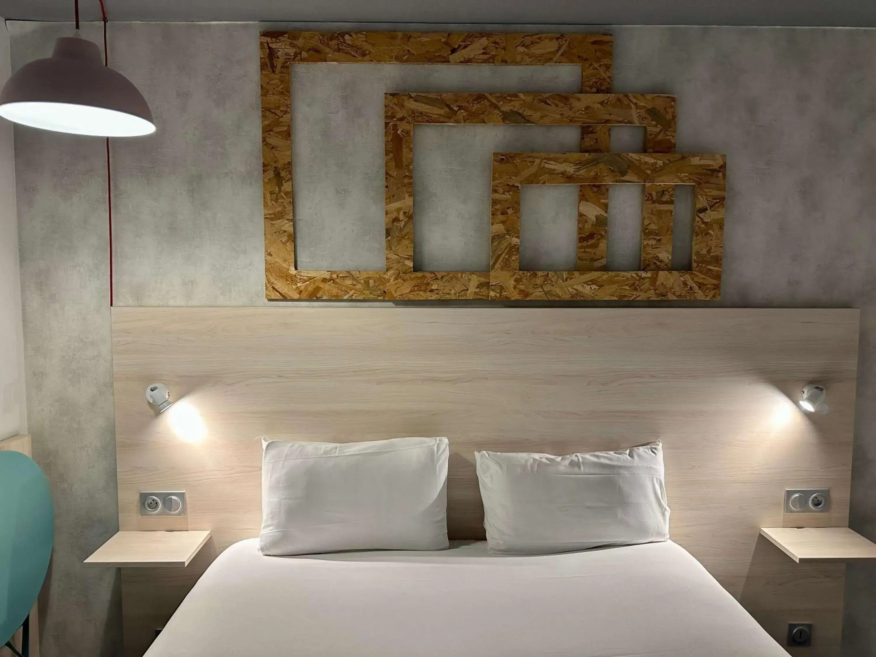 Bedroom, Bed in greet Hotel Bordeaux Aeroport