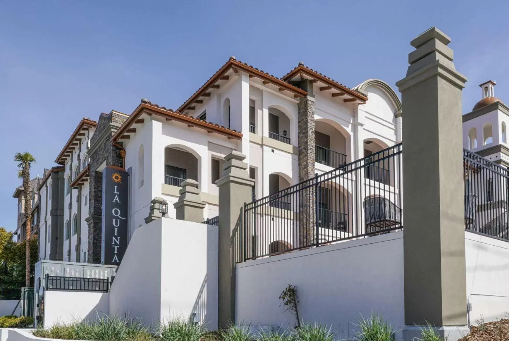 Property Building in La Quinta Inn & Suites by Wyndham Santa Cruz