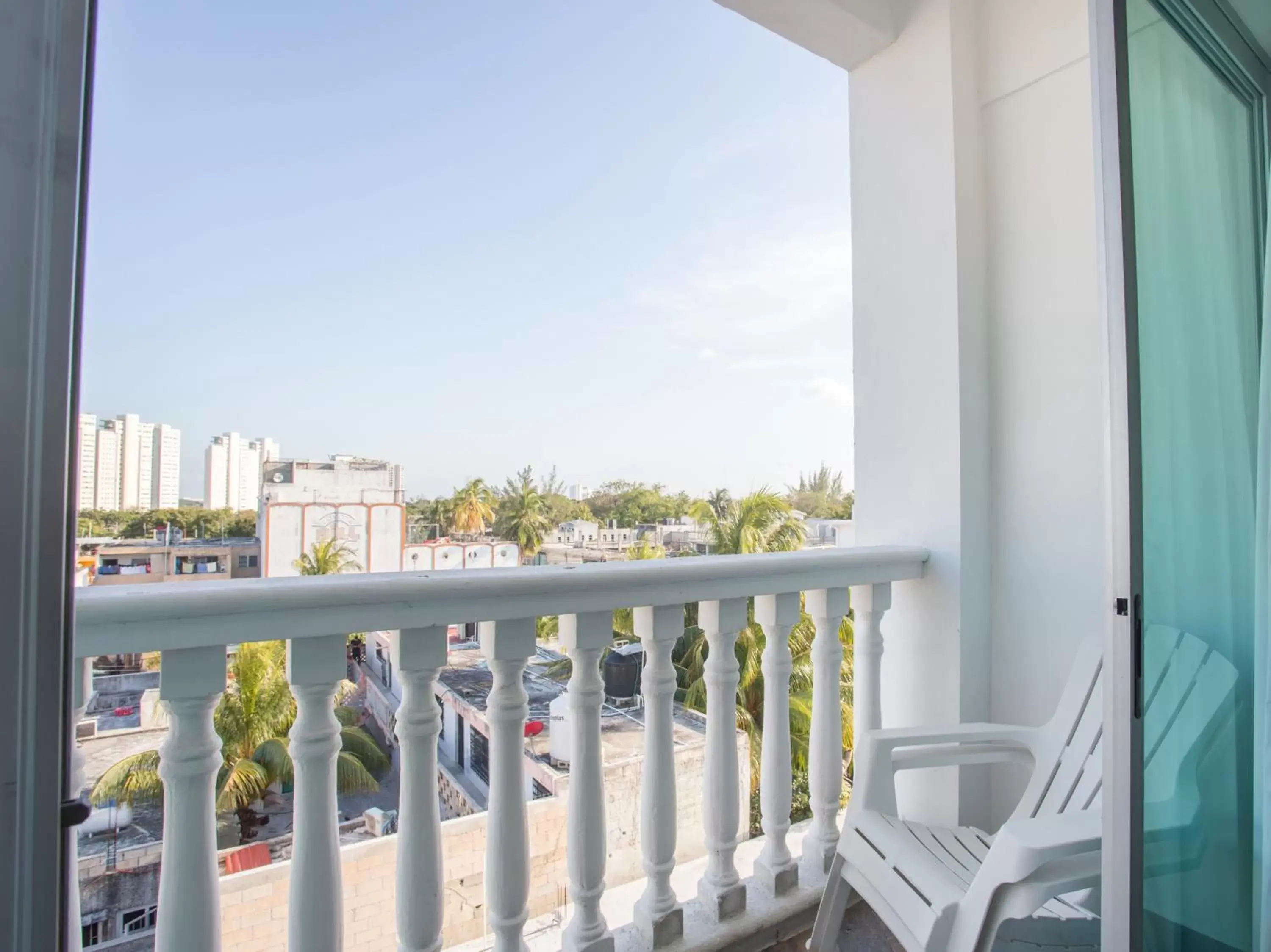 Balcony/Terrace in Capital O Cancun Ocean View, Cancún