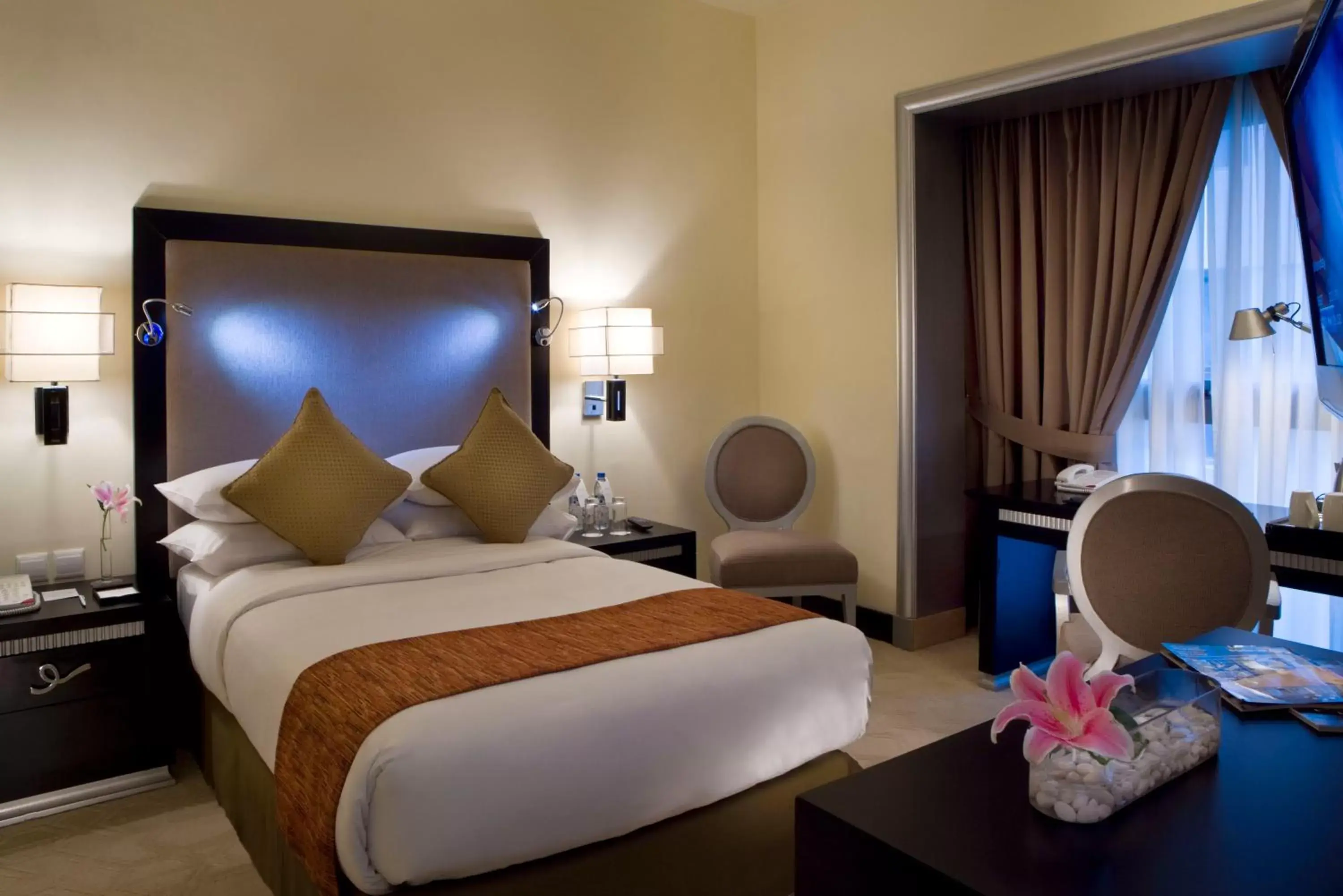 Bed in Mercure Gold Hotel, Jumeirah, Dubai