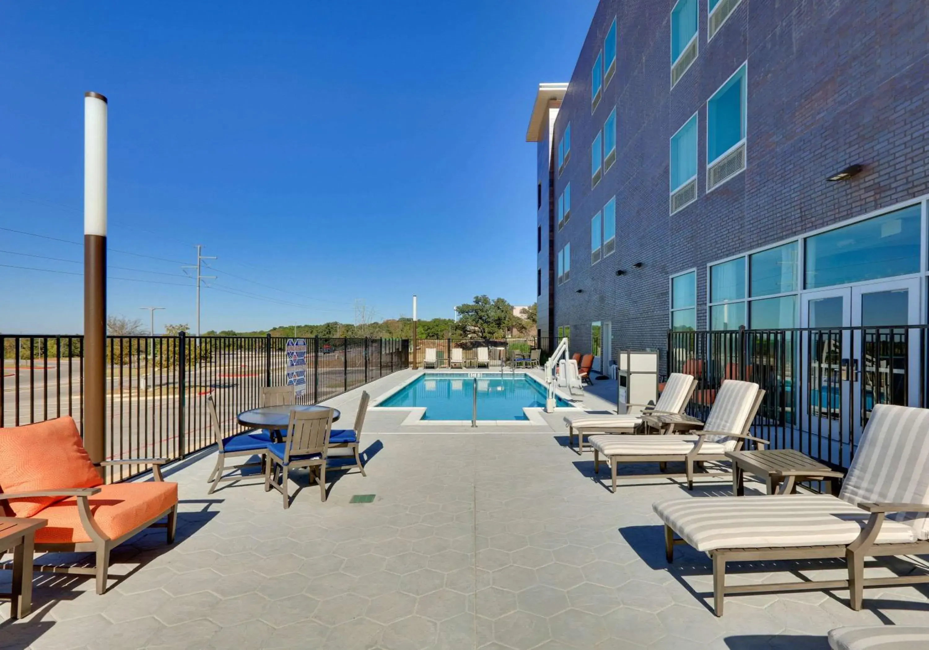 Pool view, Swimming Pool in La Quinta Inn & Suites by Wyndham Lakeway