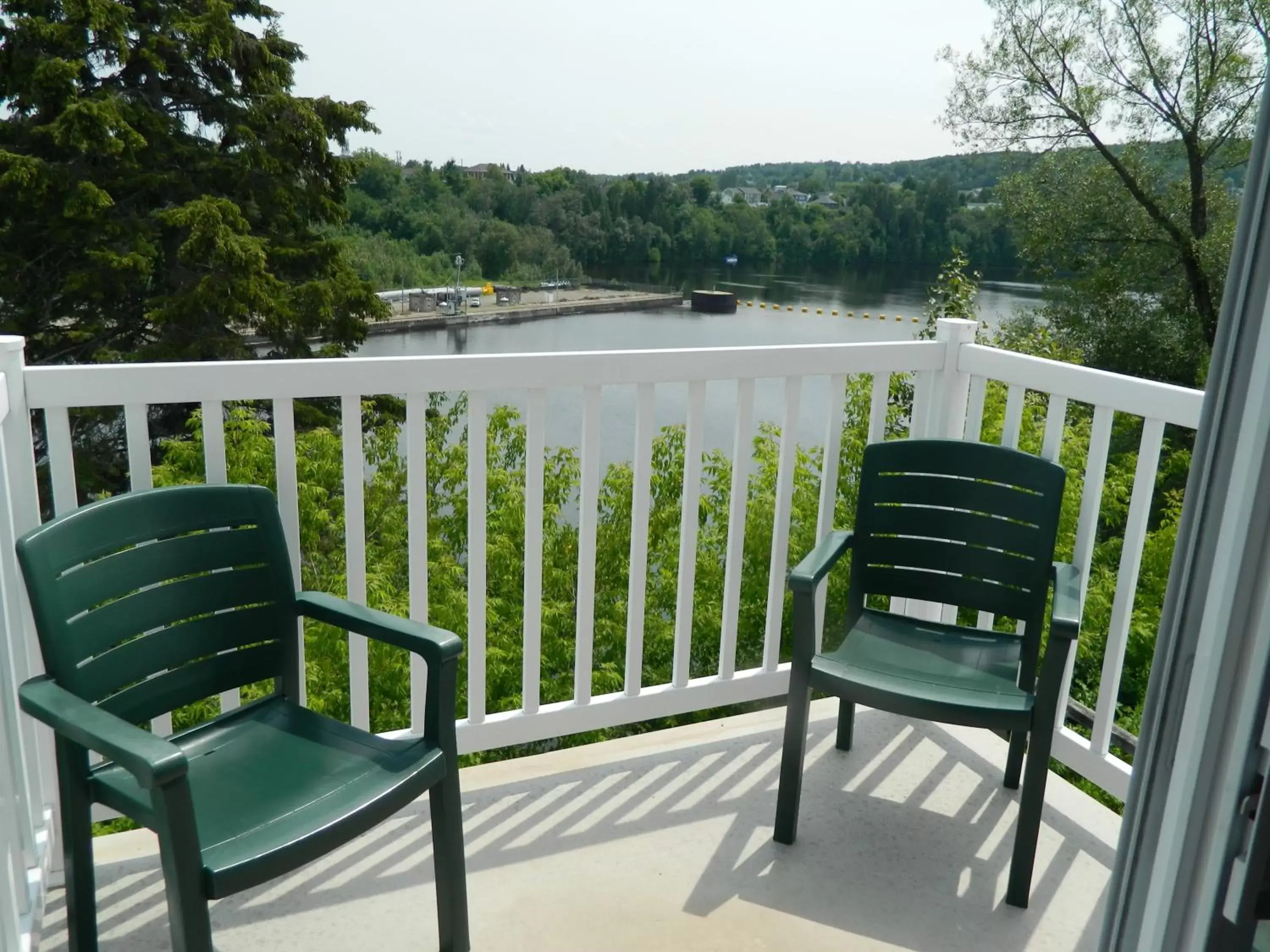 River view, Balcony/Terrace in Hilltop Motel & Restaurant