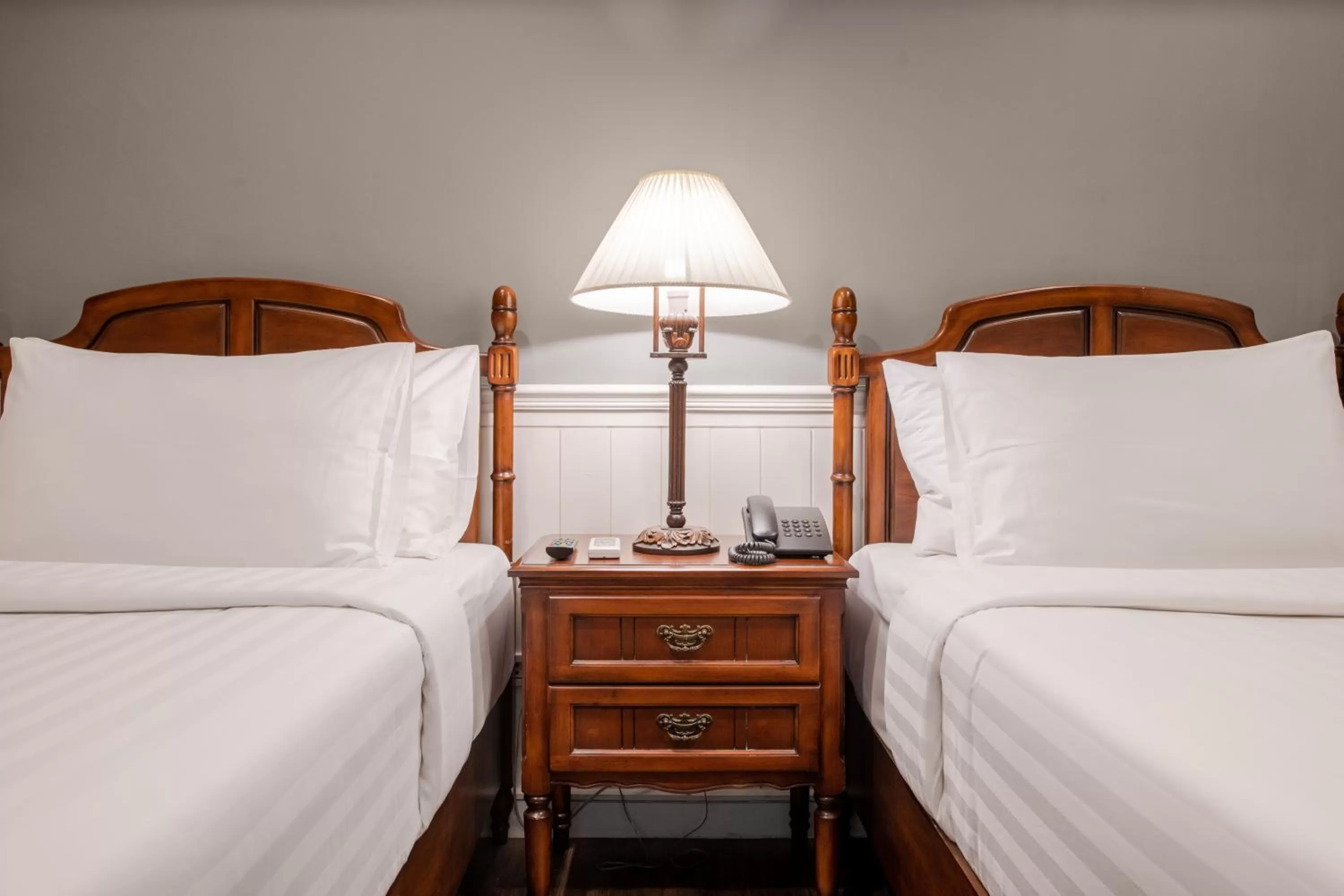 Bedroom, Bed in The Orchid House 153