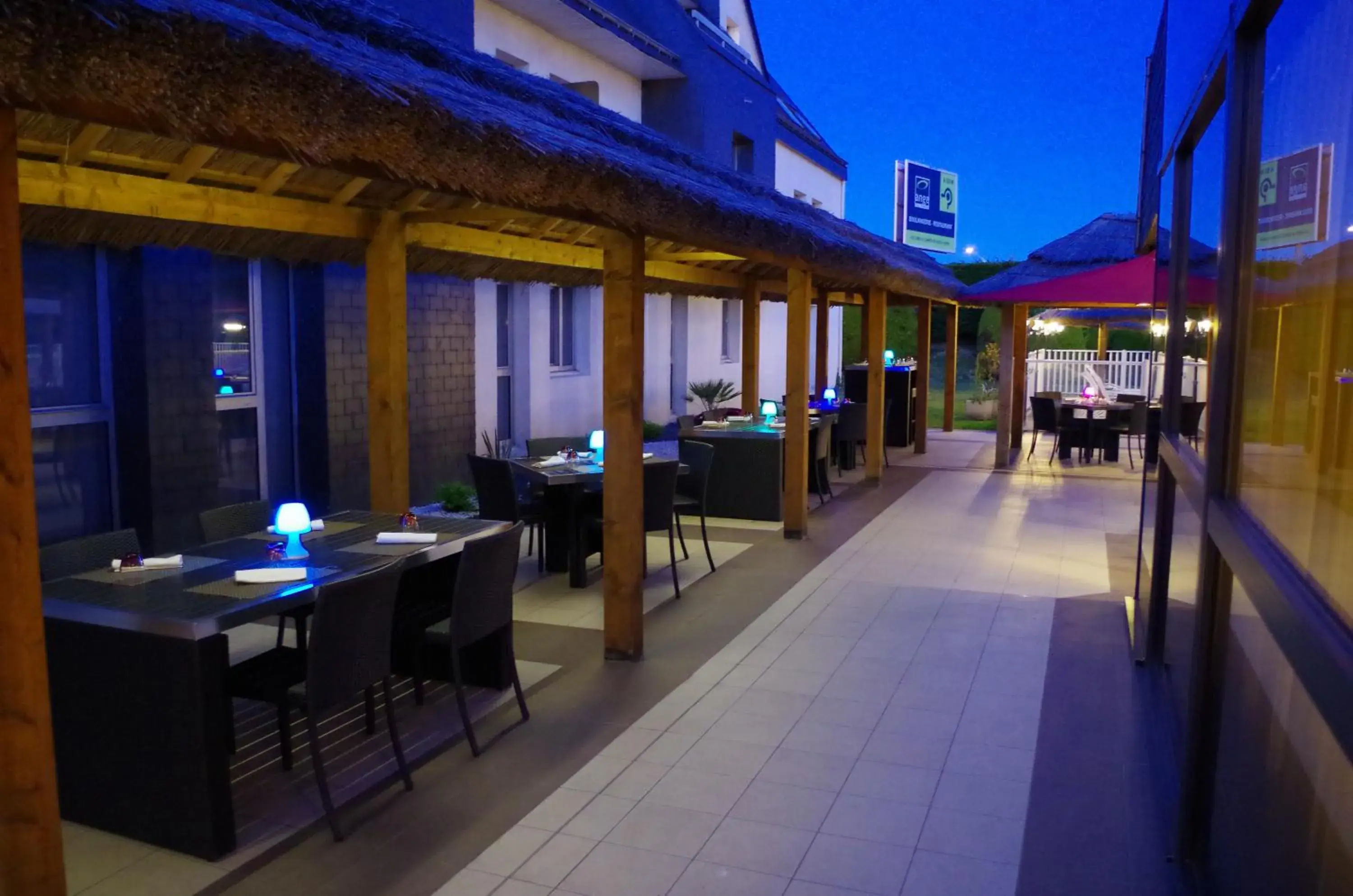 Patio, Restaurant/Places to Eat in The Originals Boutique, Hotel Aquilon, Saint-Nazaire (Inter-Hotel)