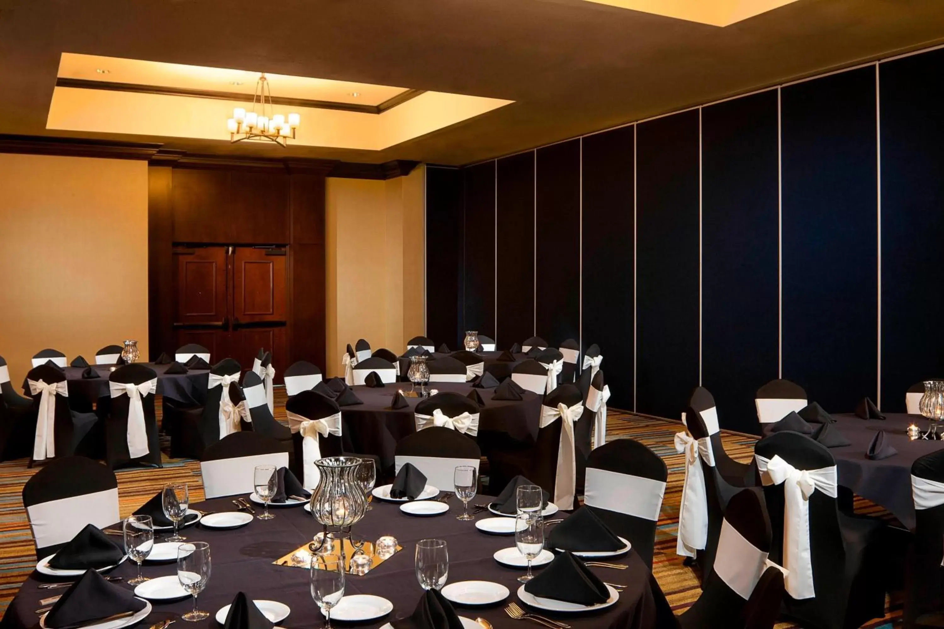 Banquet/Function facilities, Restaurant/Places to Eat in Fairfield Inn & Suites Houston Intercontinental Airport