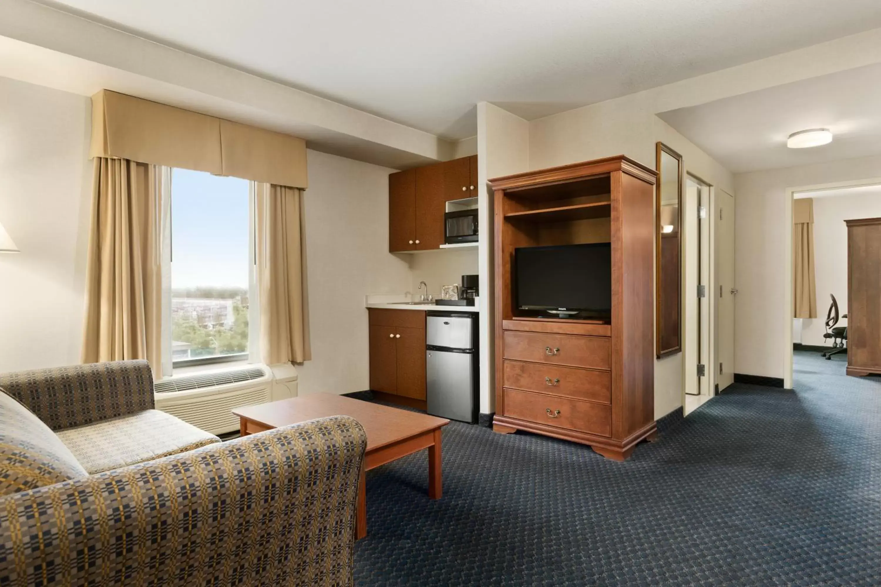 Bedroom, Seating Area in Days by Wyndham Niagara Falls Centre St. By the Falls