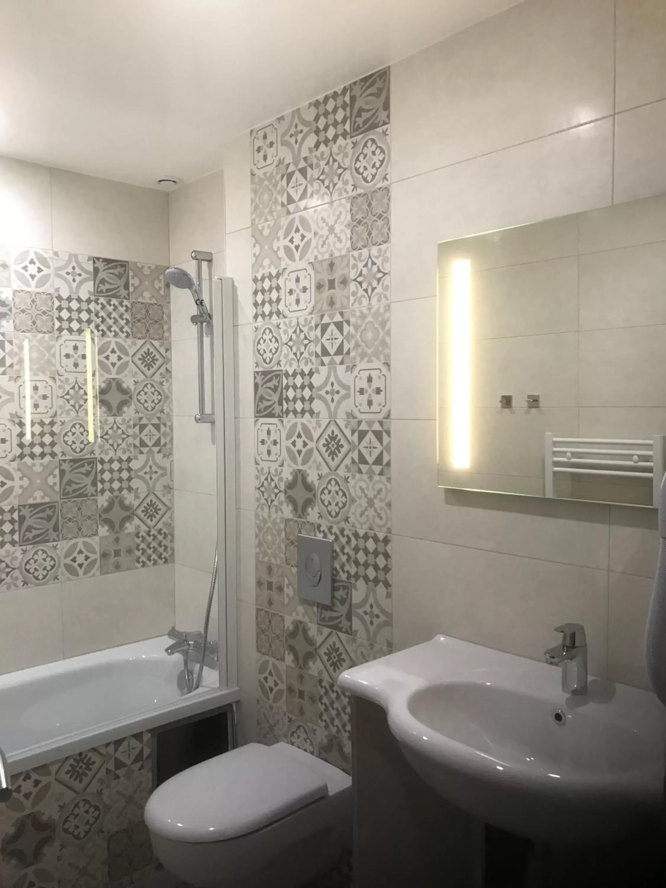 Toilet, Bathroom in Hotel Le Cercle