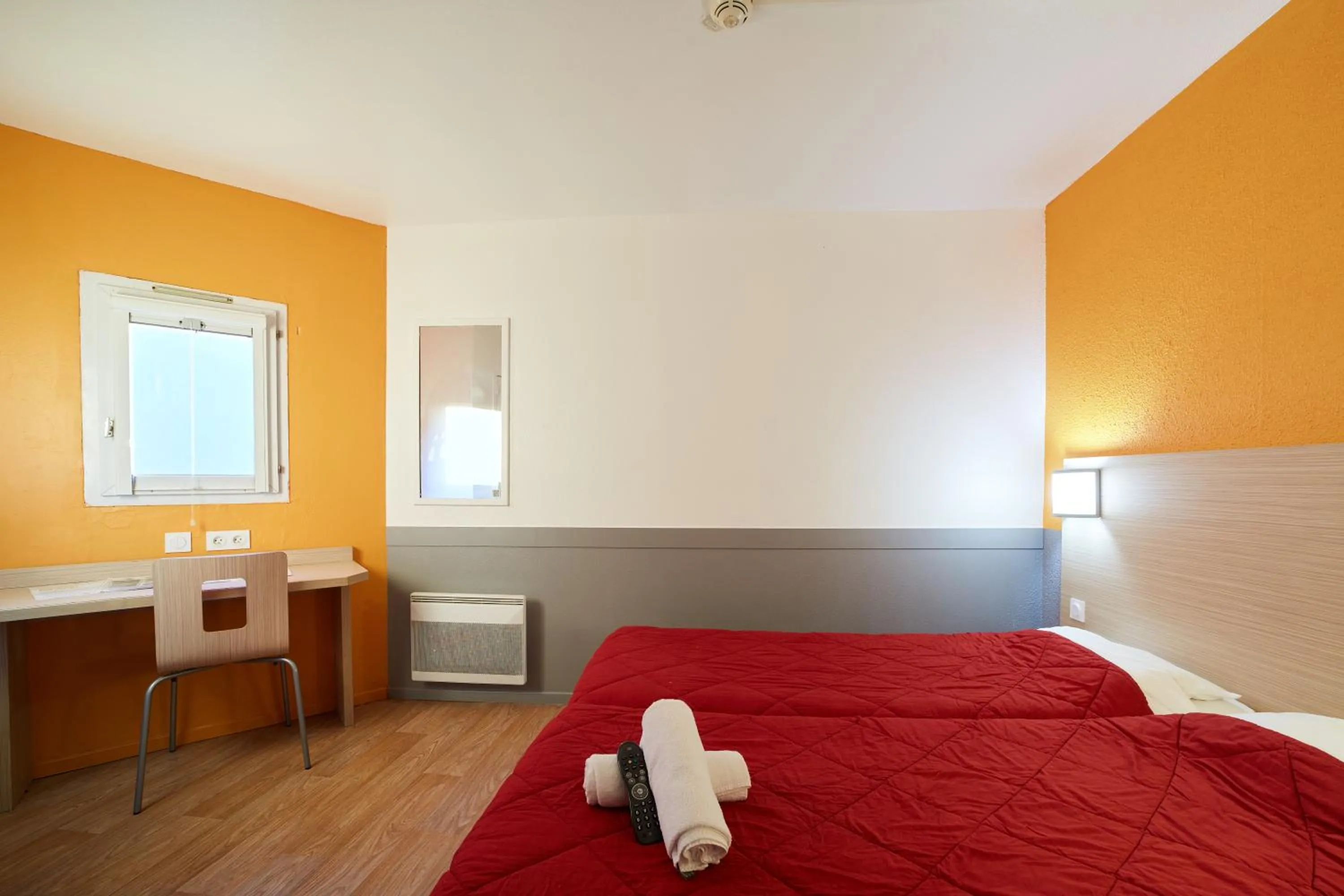 Bedroom, Bed in Première Classe Amiens