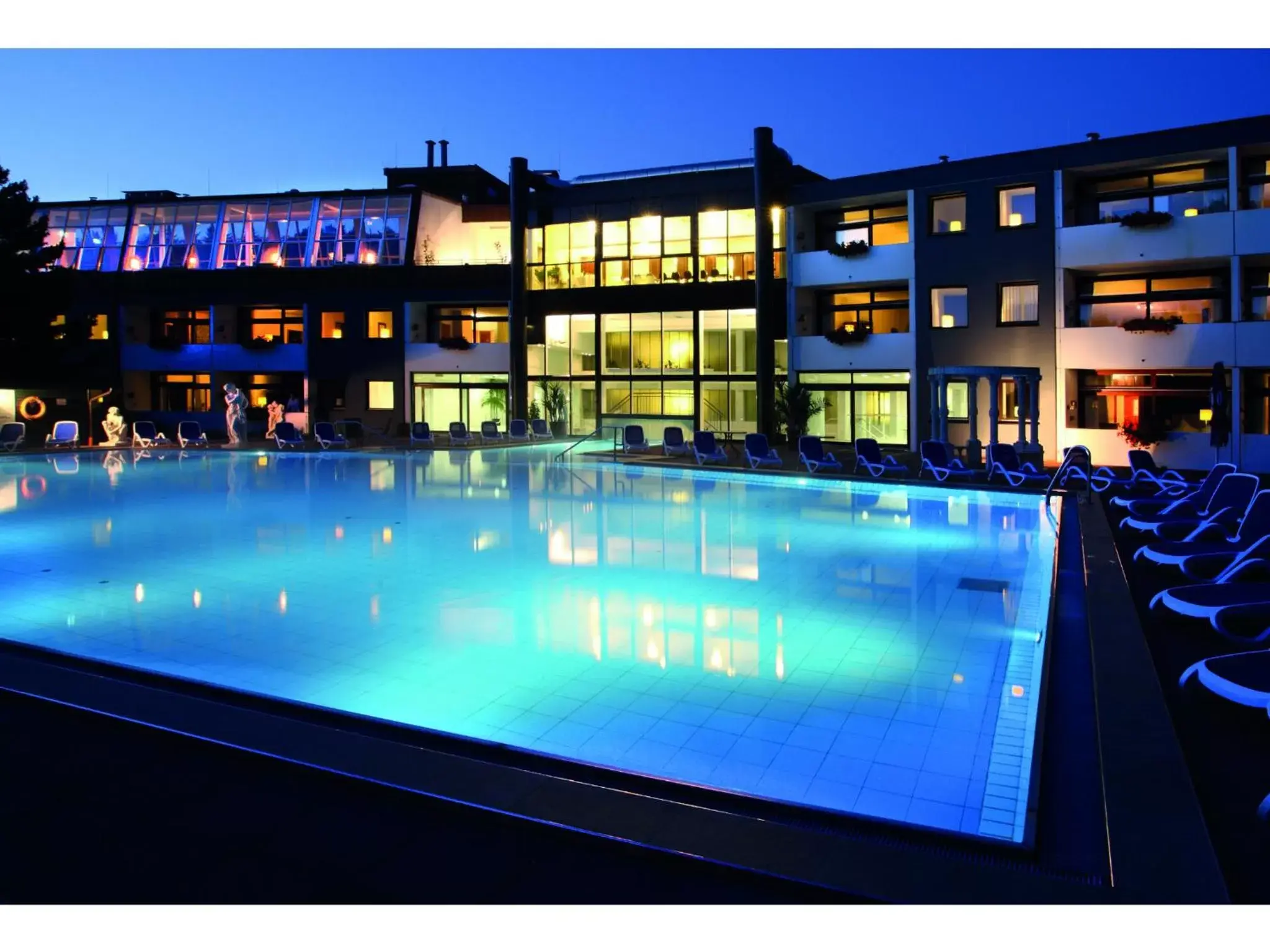 Property building, Swimming Pool in Hotel des Nordens