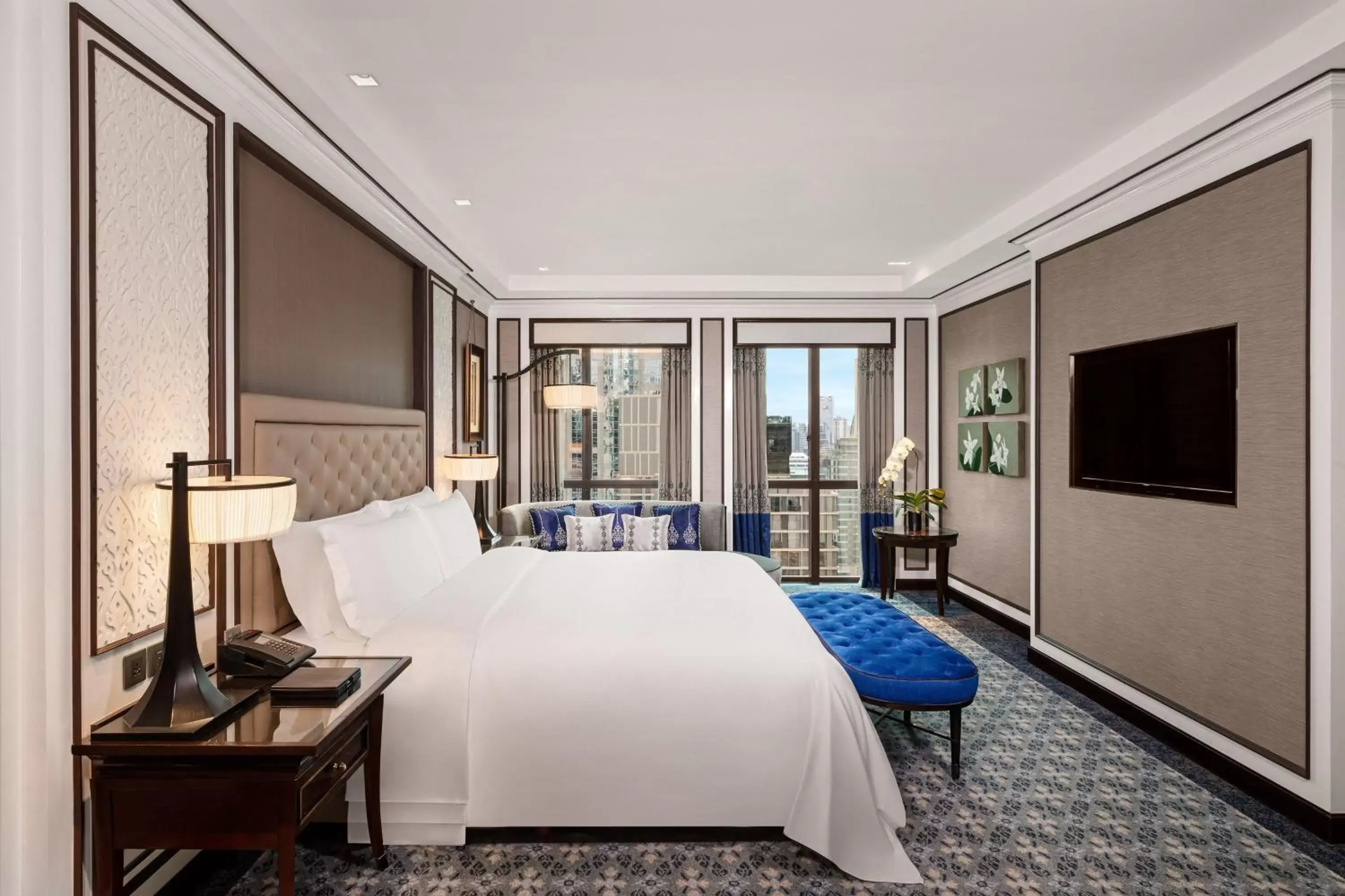 Bedroom, Bed in The Athenee Hotel, a Luxury Collection Hotel, Bangkok