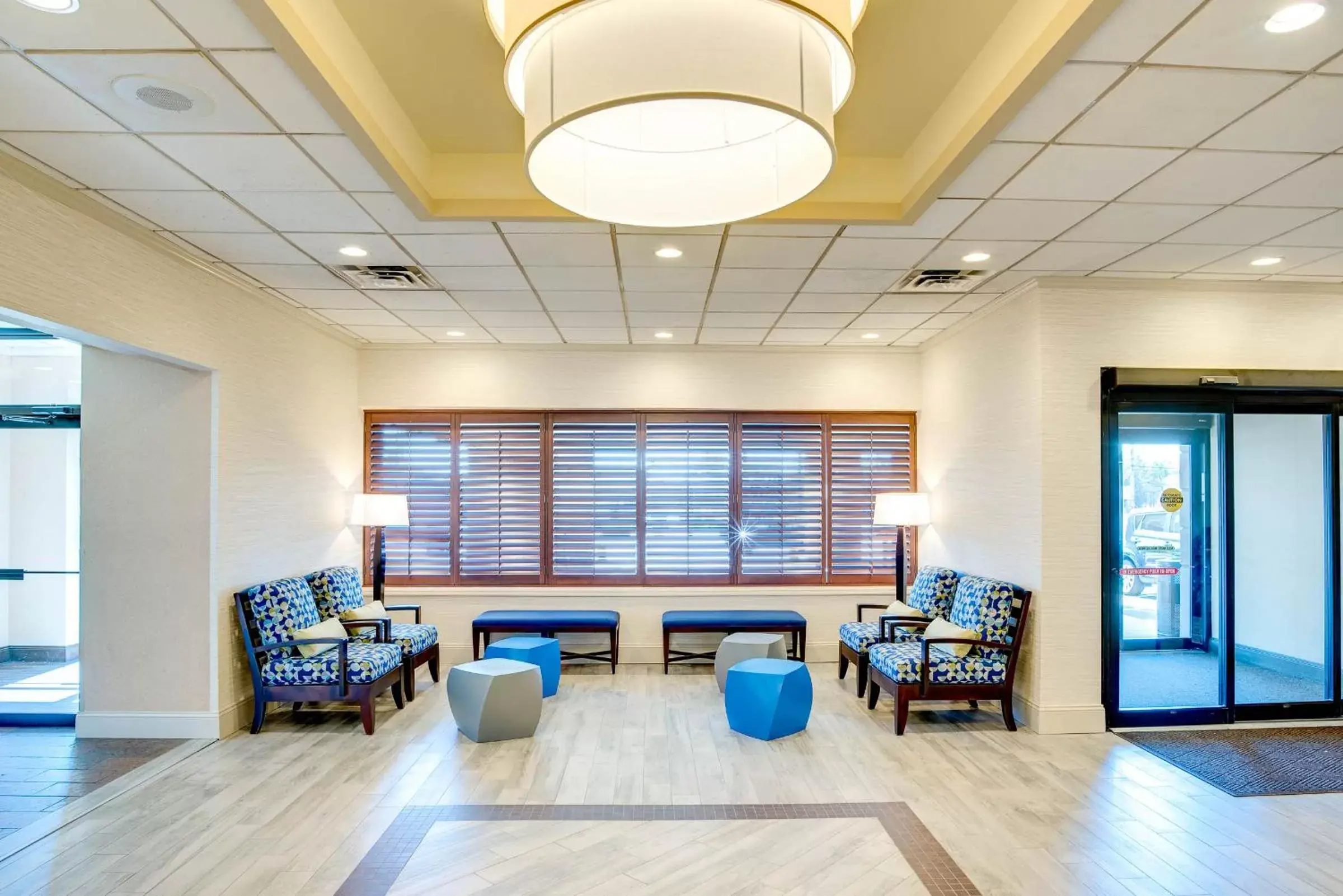 Lobby or reception in Days Hotel by Wyndham Toms River Jersey Shore