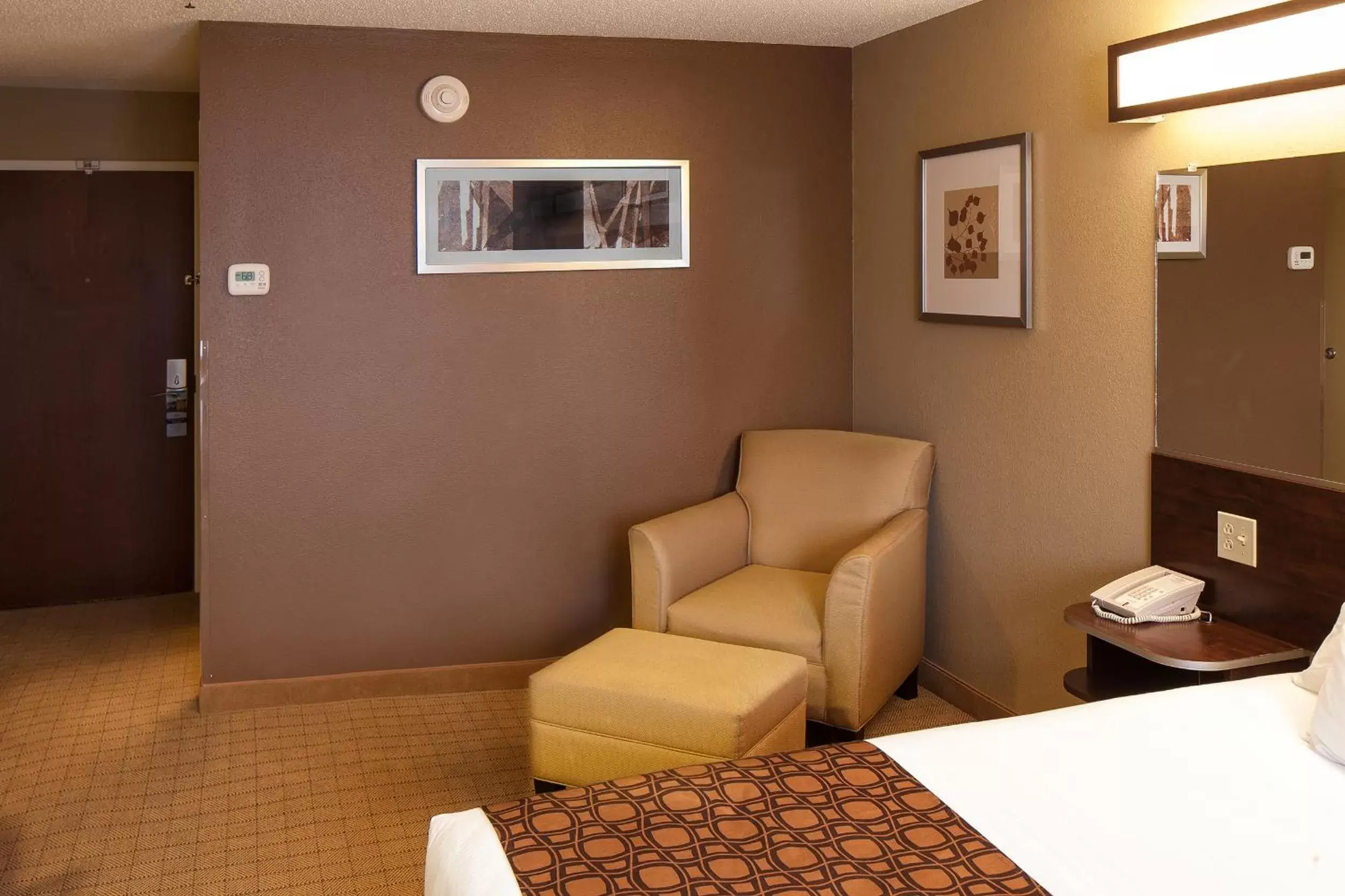 Seating Area in Microtel Inn & Suites - St Clairsville