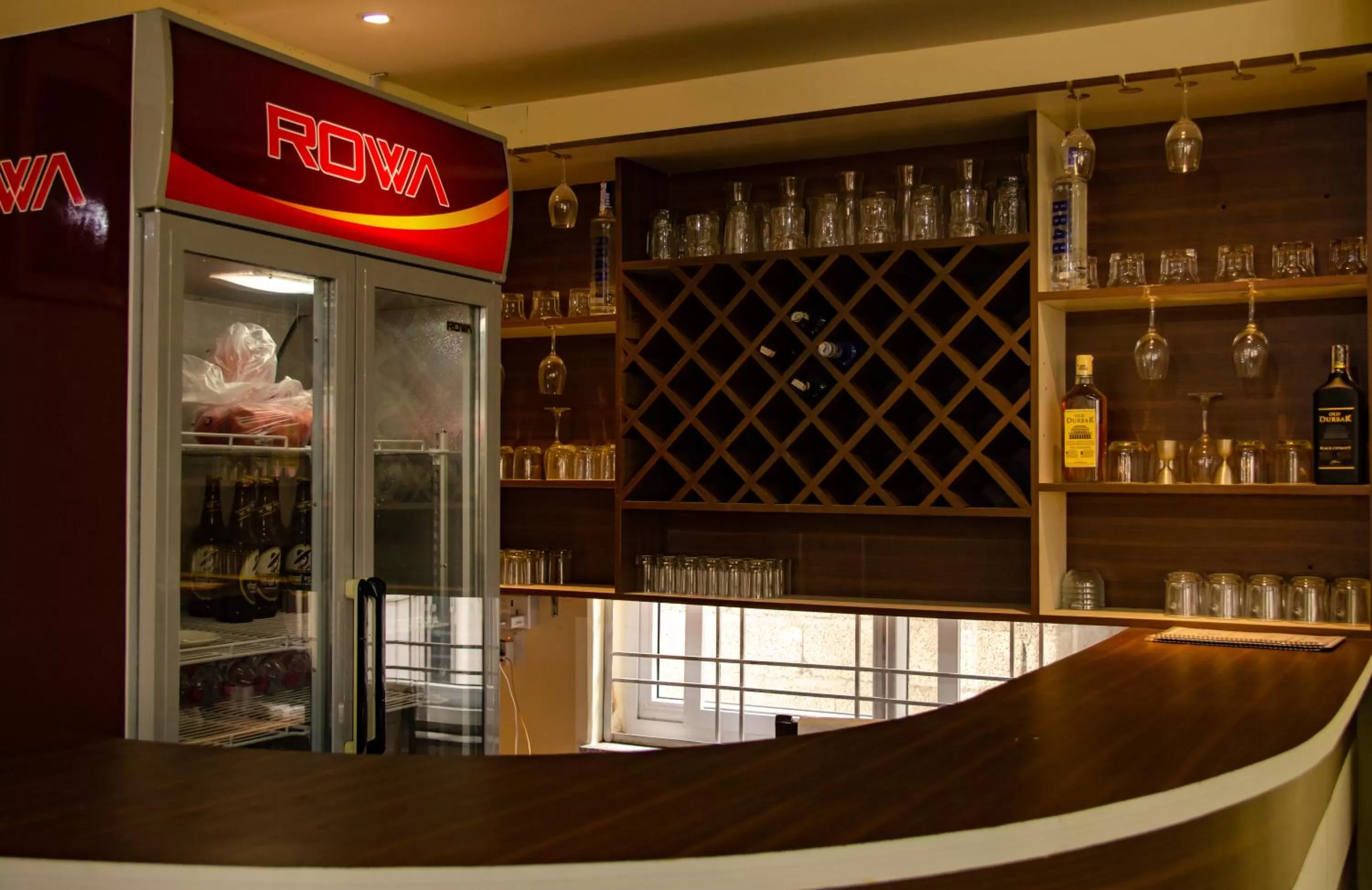 Restaurant/places to eat in Hotel Elegant