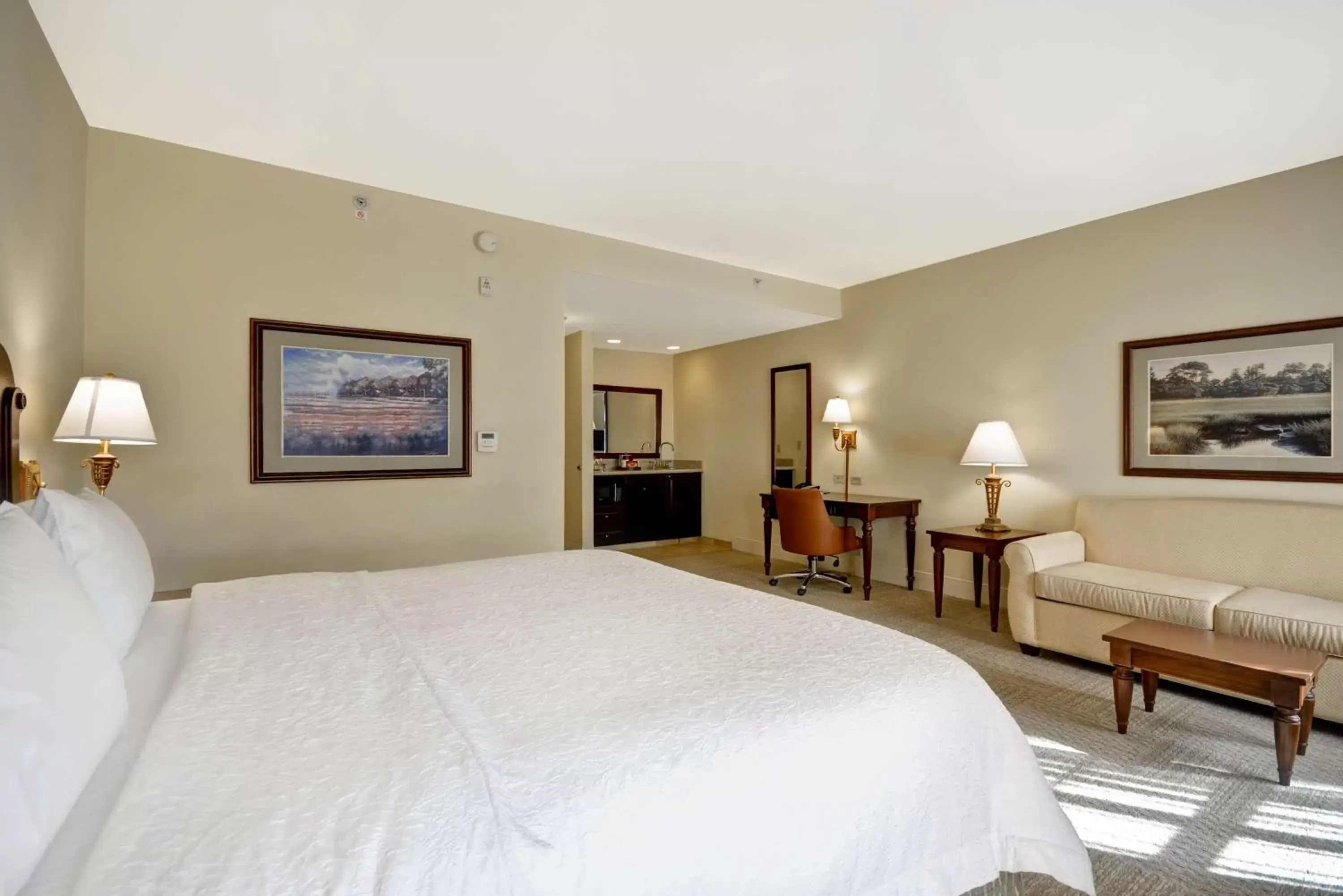 Bedroom, Bed in Hampton Inn & Suites Savannah Historic District