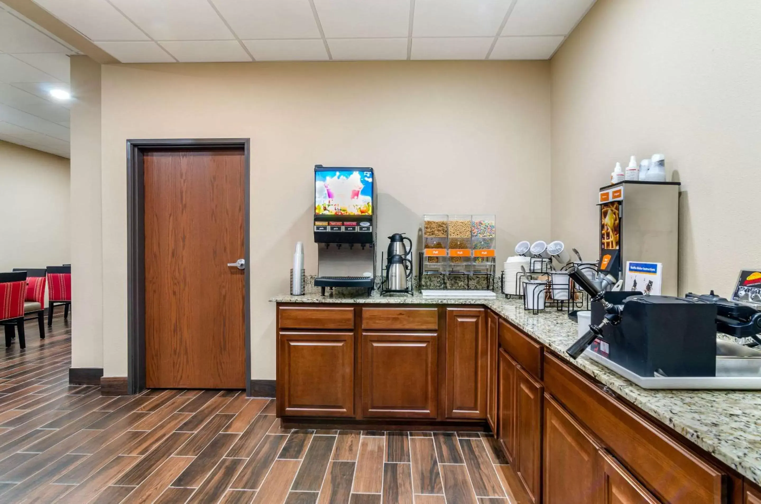 Restaurant/places to eat in Comfort Inn & Suites Salina North