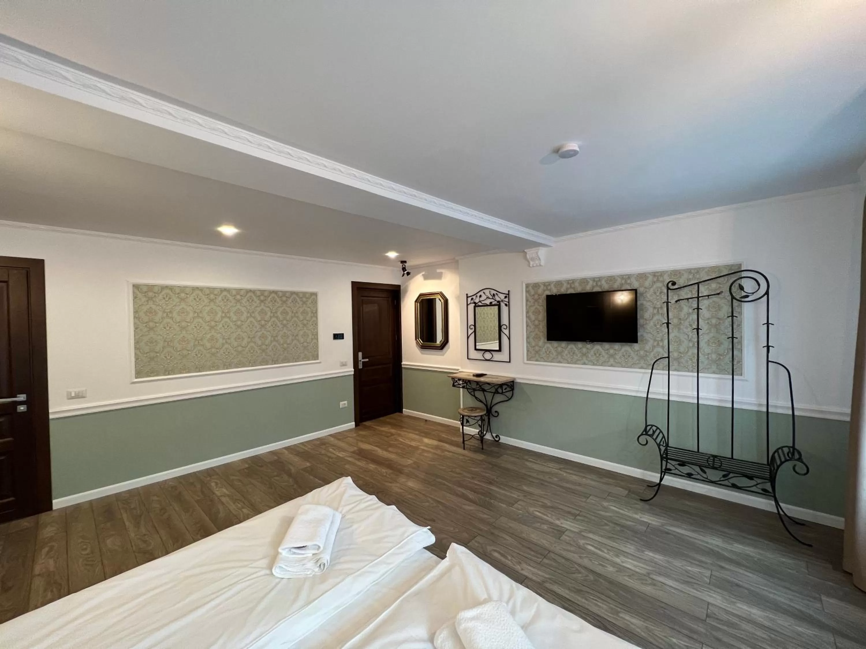 Bed in Hotel Boutique Cathedral Plaza Residences room for rent downtown