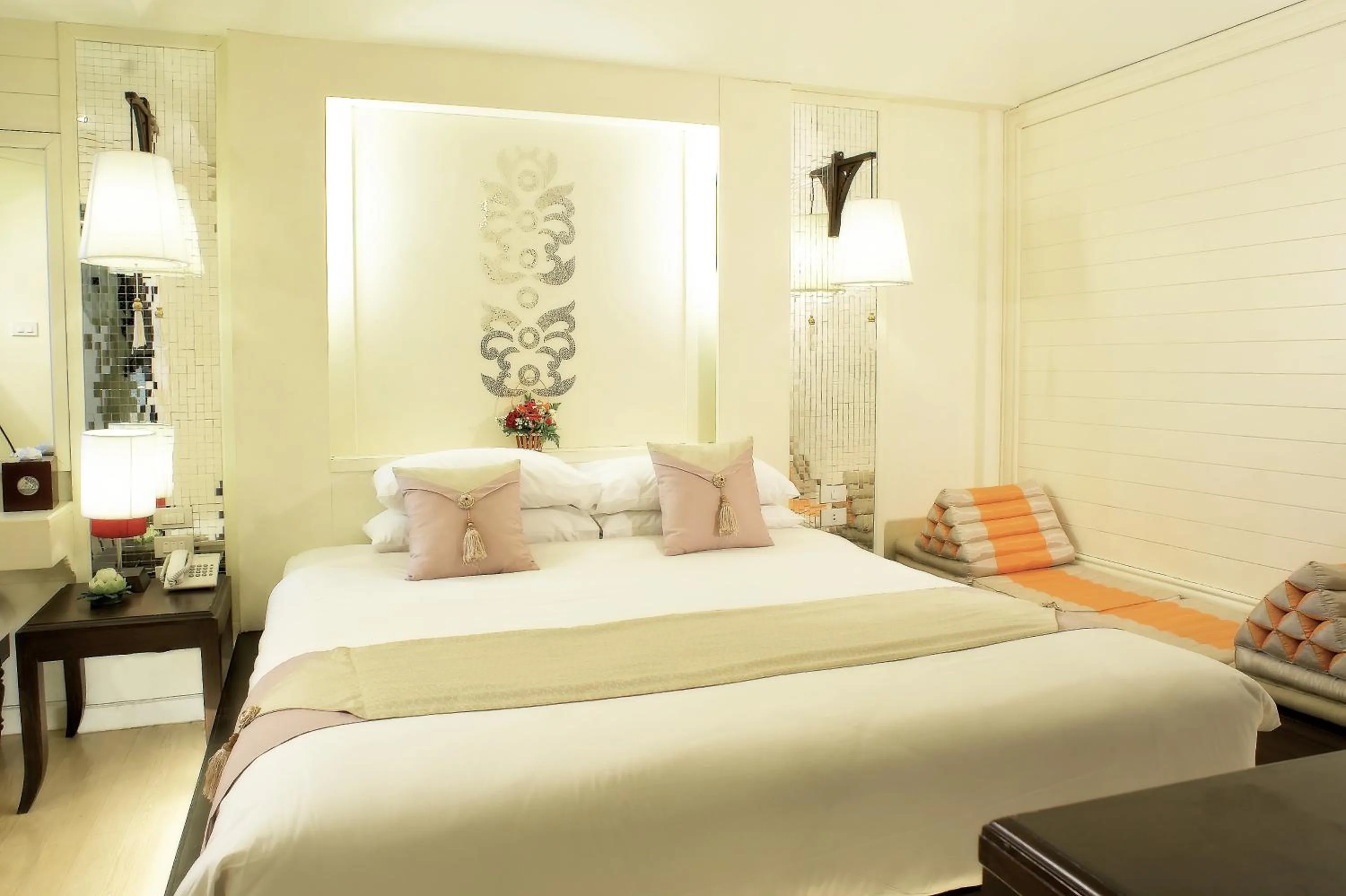 Bed in Chiangmai Gate Hotel