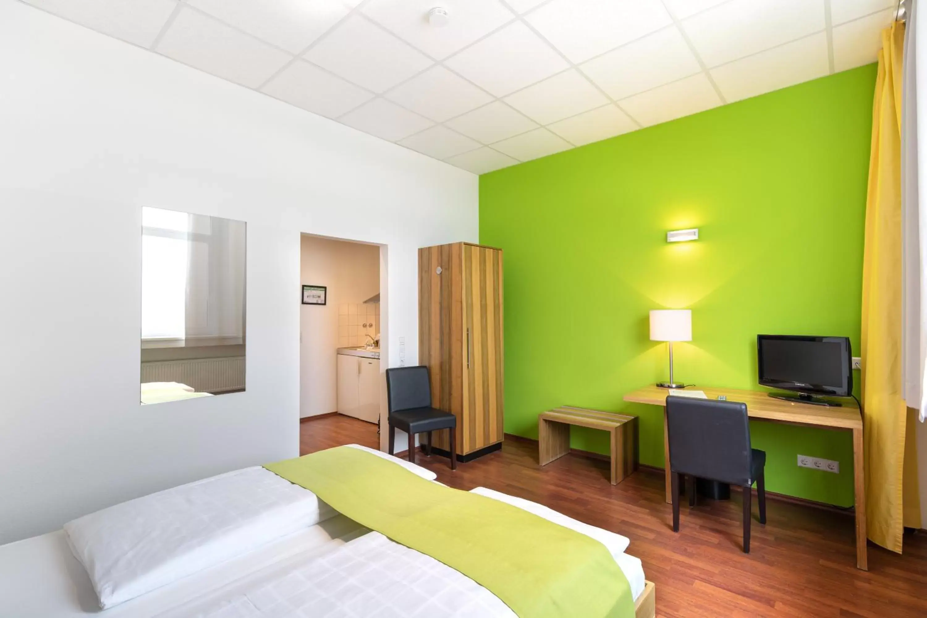 Photo of the whole room, Bed in AMH Airport-Messe-Hotel Stuttgart