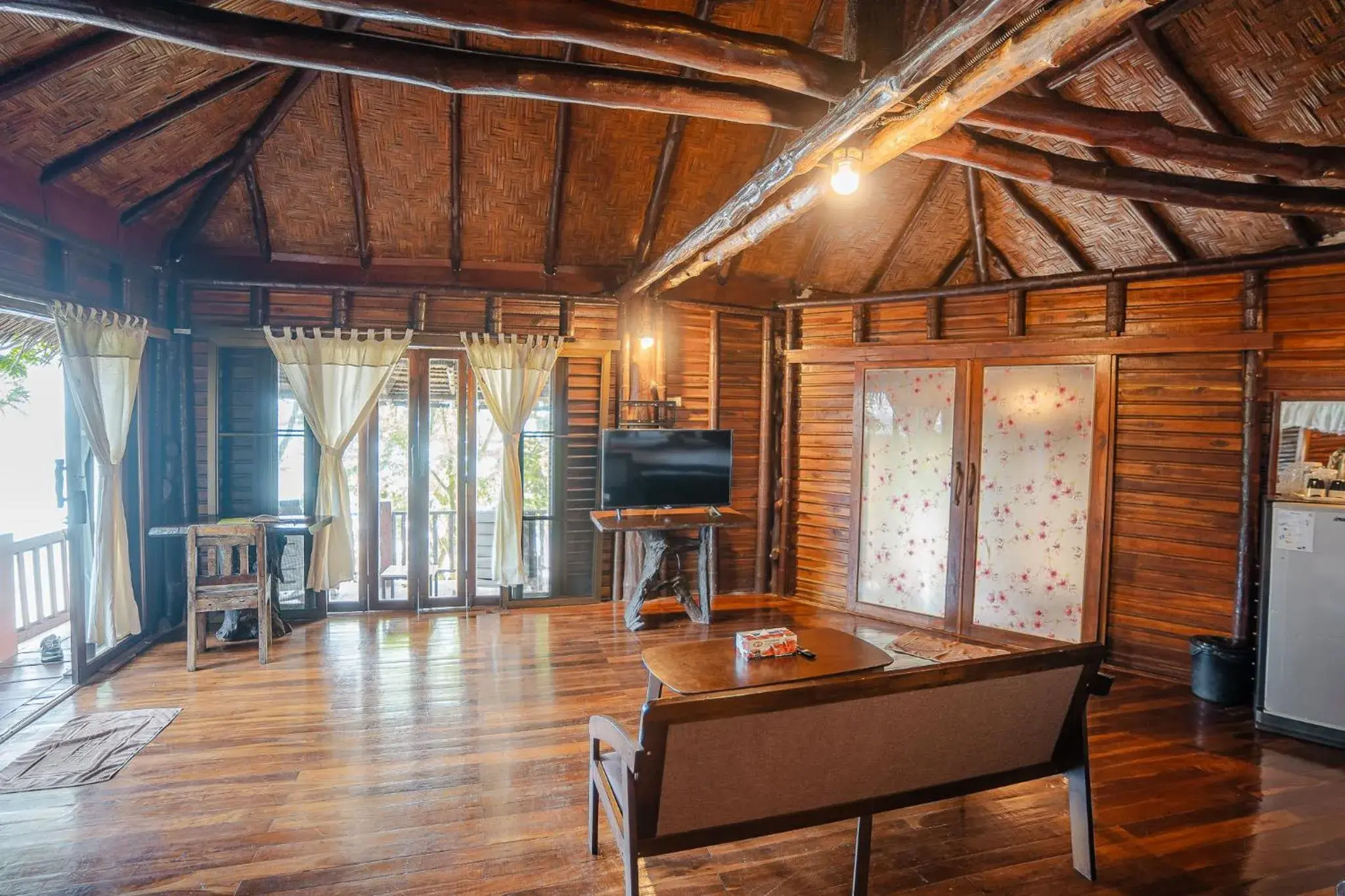 Bedroom, TV/Entertainment Center in Koh Jum Resort