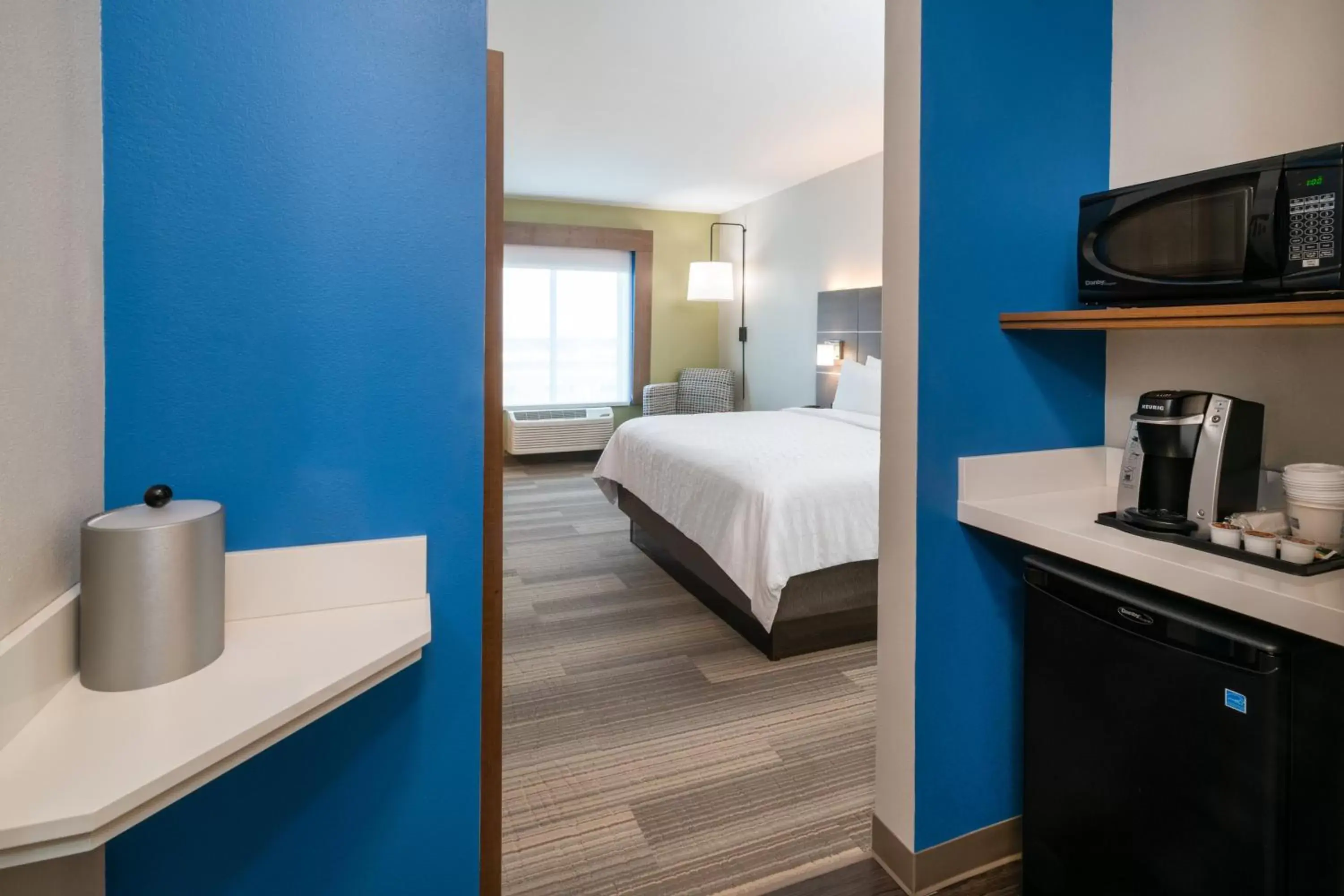 Bedroom, Bed in Holiday Inn Express & Suites - St Peters, an IHG Hotel