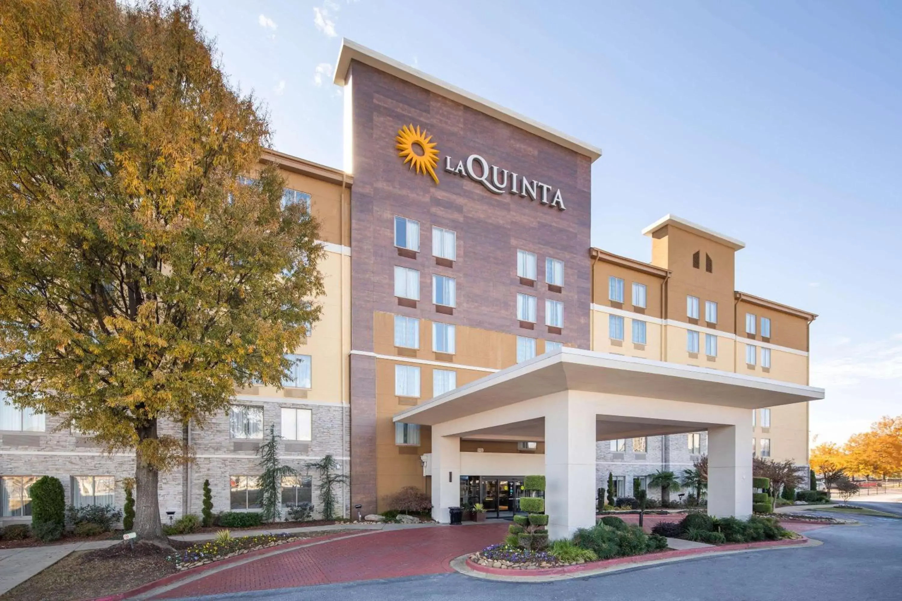 Property Building in La Quinta by Wyndham Atlanta Airport North