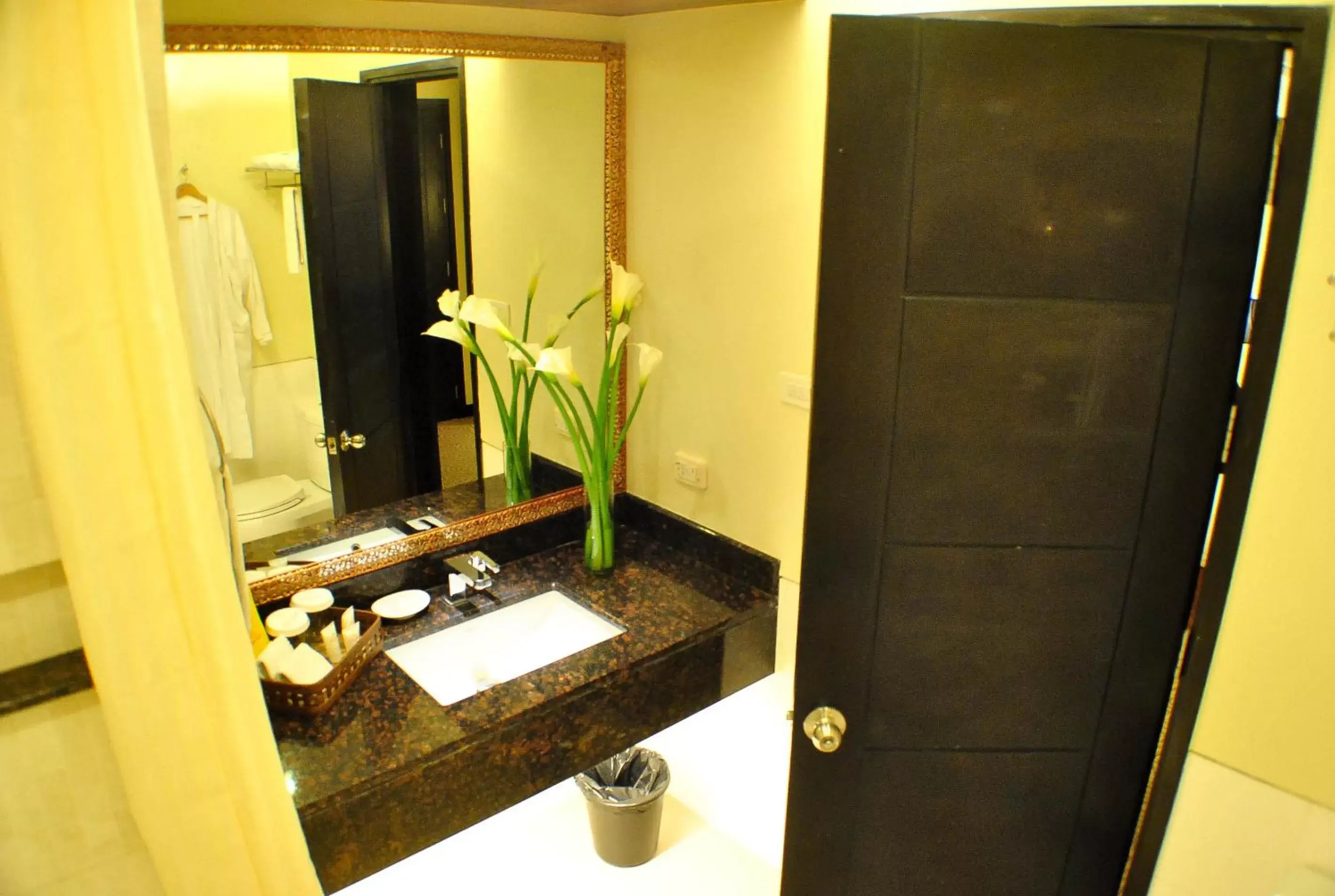 Bathroom in Hotel Elizabeth Cebu