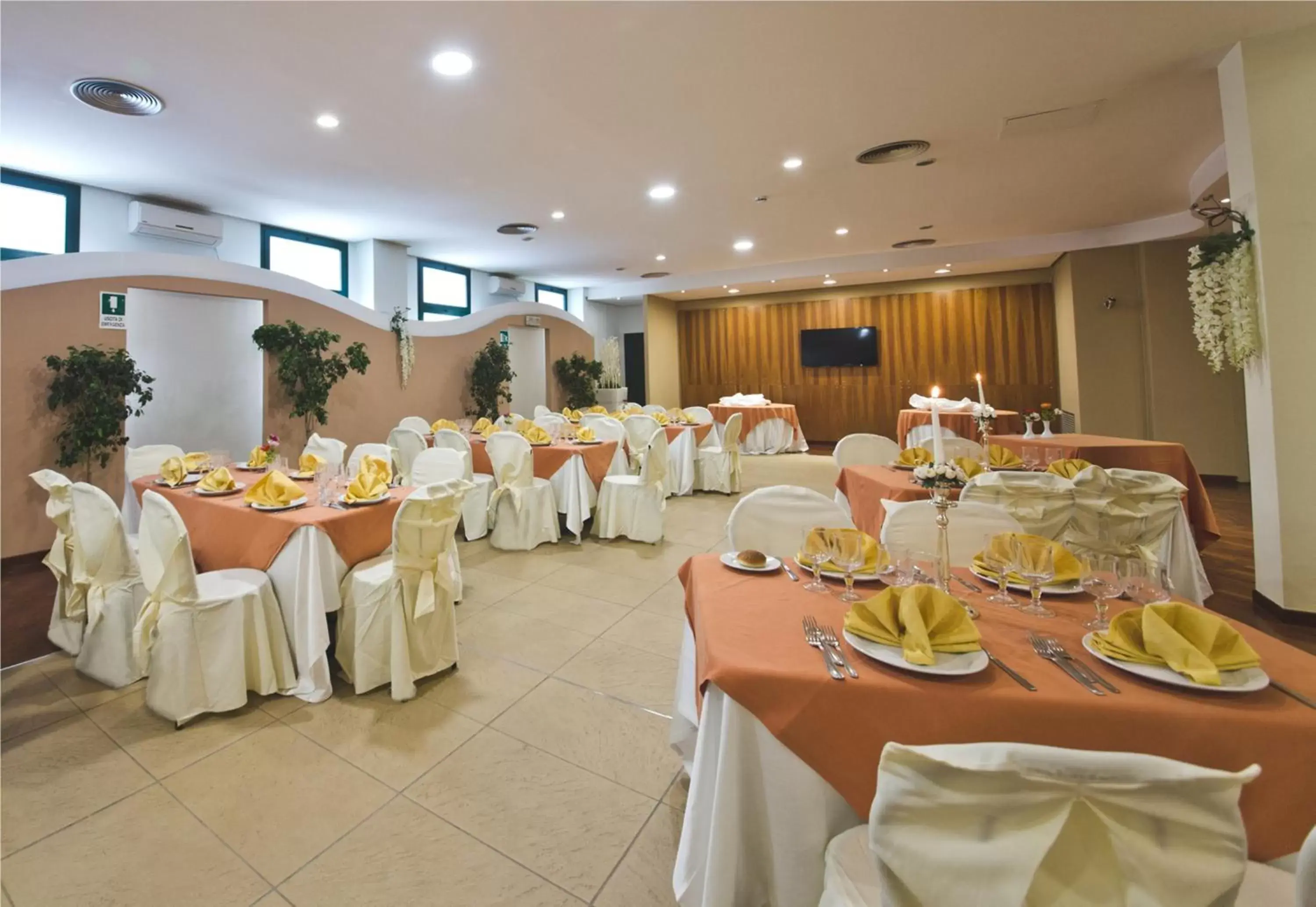 Lunch, Banquet Facilities in Albergo Athenaeum