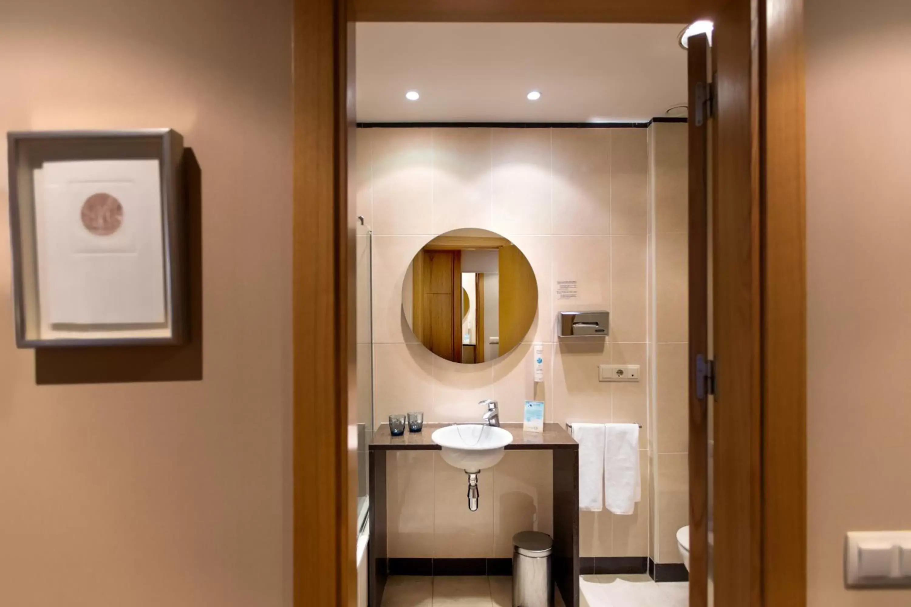 Property building, Bathroom in Hotel Salamanca Montalvo